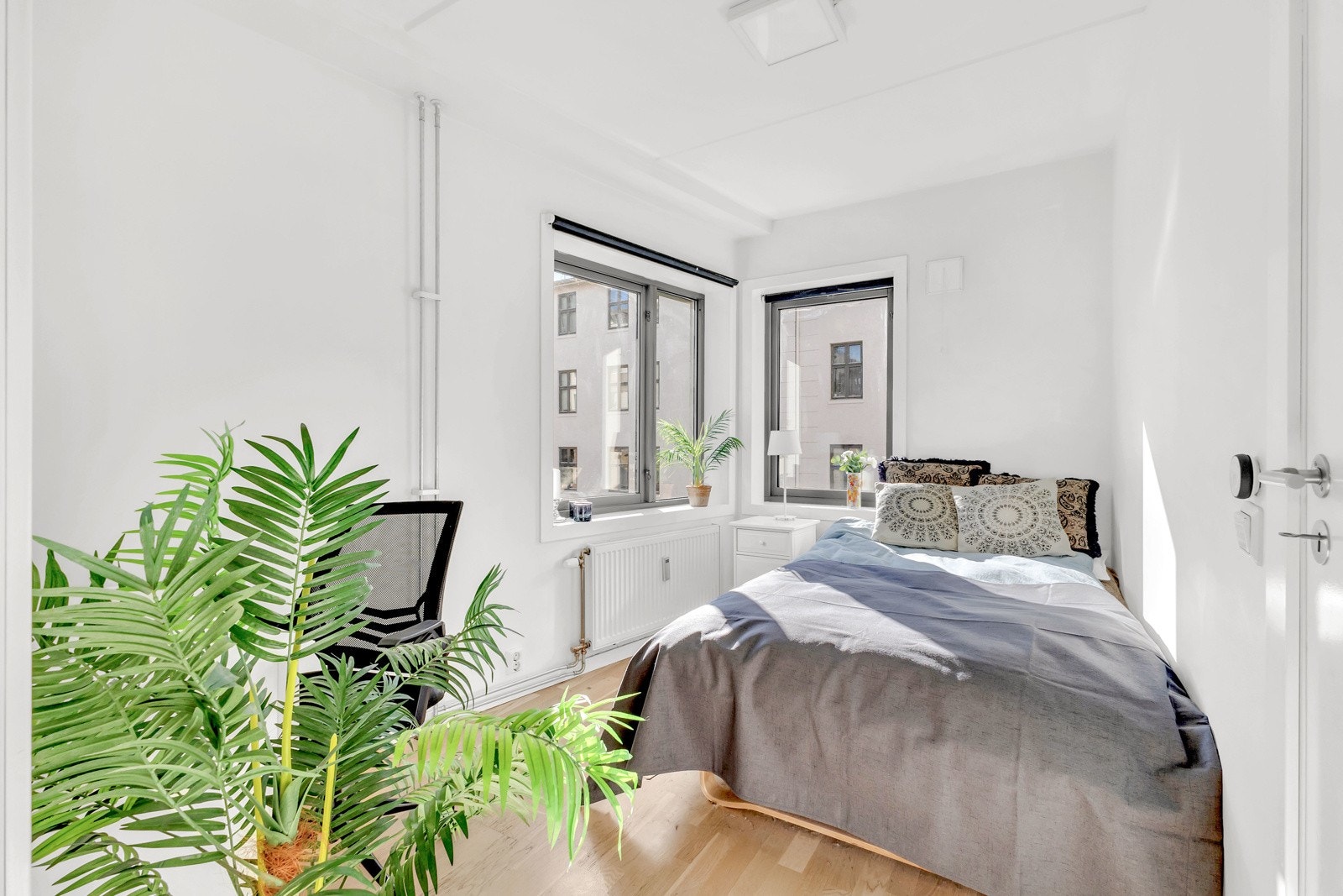 Soverom 2 passer perfekt som soverom for barne, gjesterom eller kontor. Galleribilde