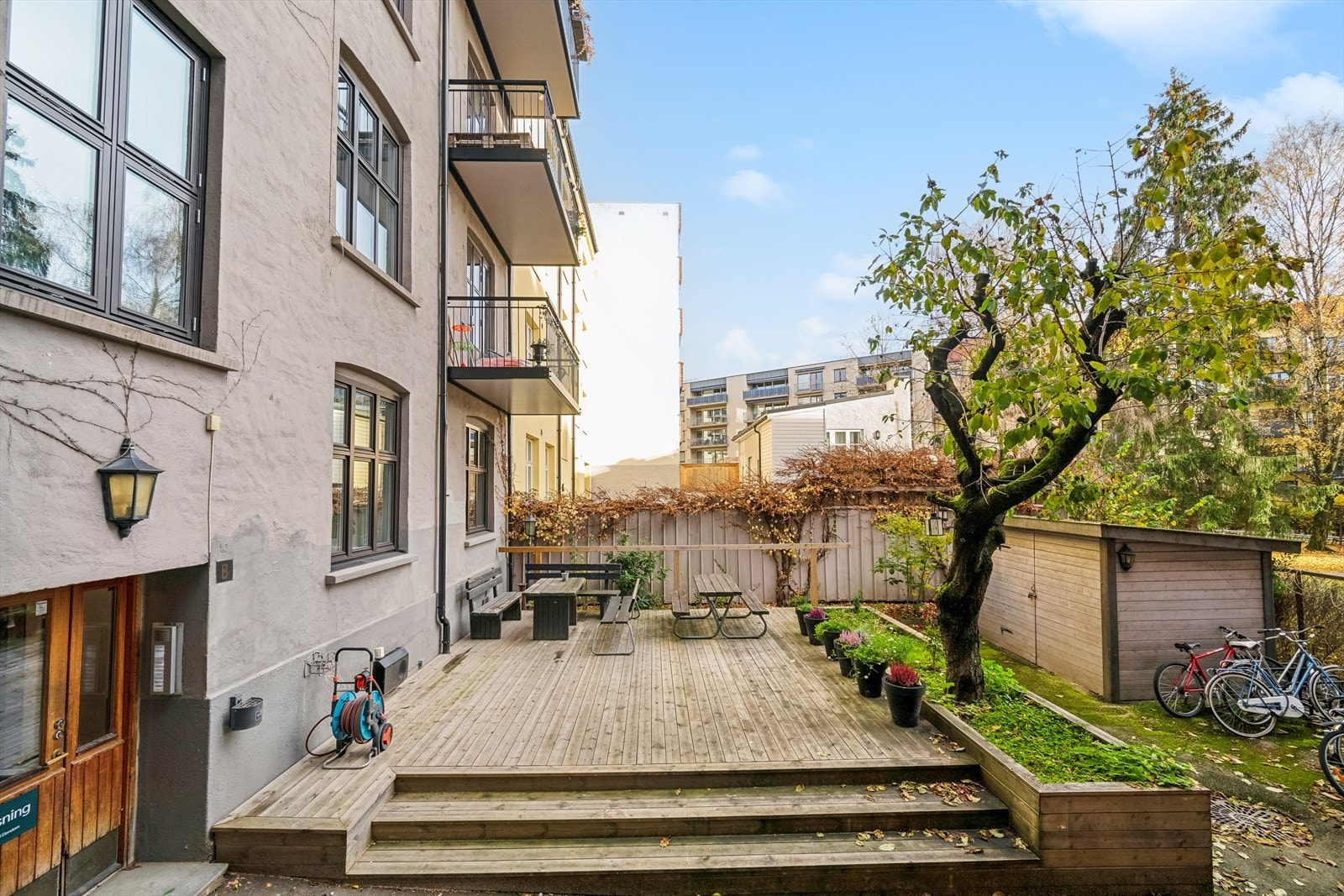 Veldrevet og flott borettslag med hyggelig bakgård Galleribilde