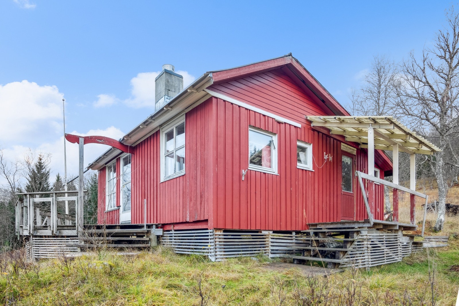 Det medfølger jakt- og fiskerett på hovedbrukets grunn. (Tinglyst). Galleribilde