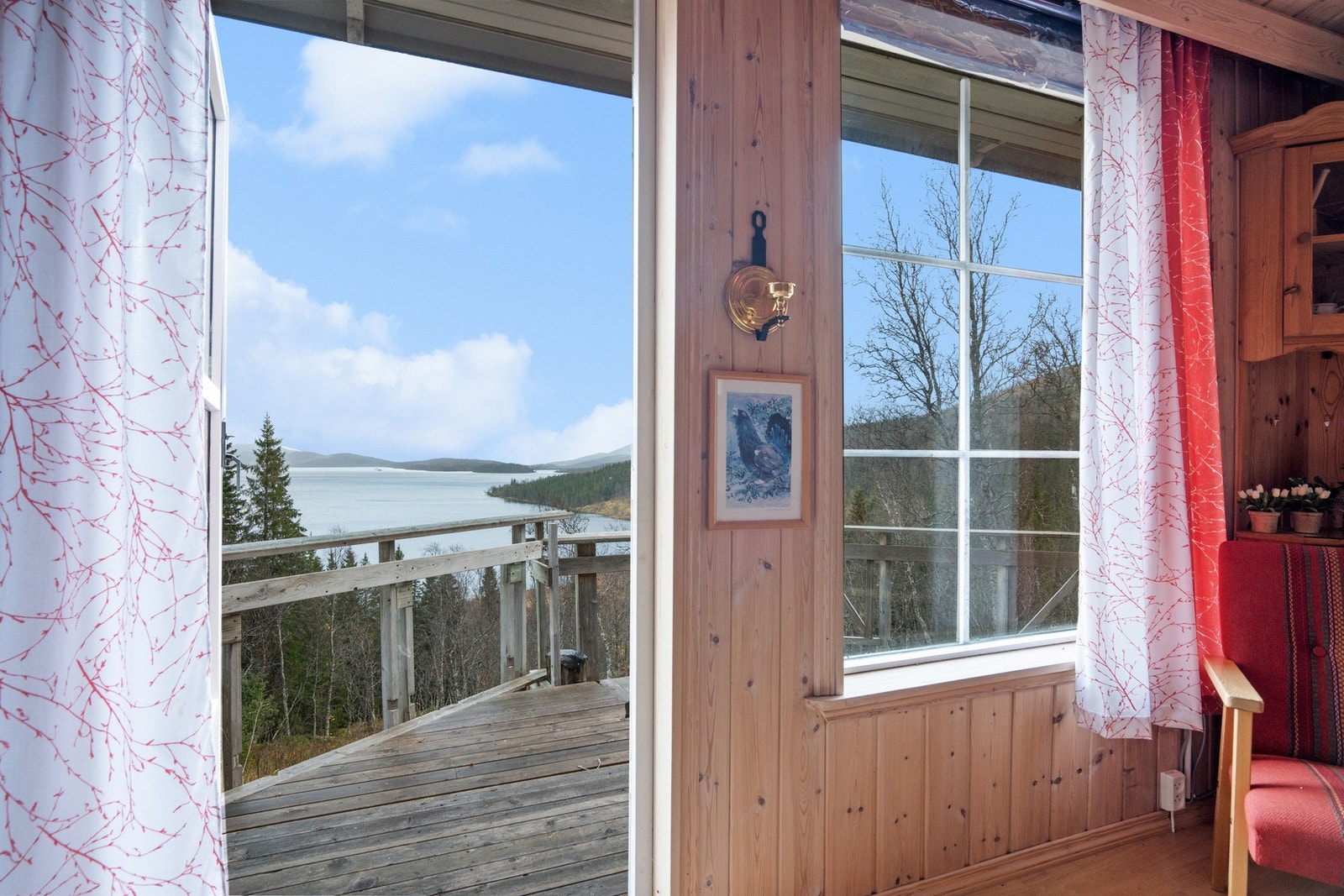 Utgang til veranda fra stua. Galleribilde