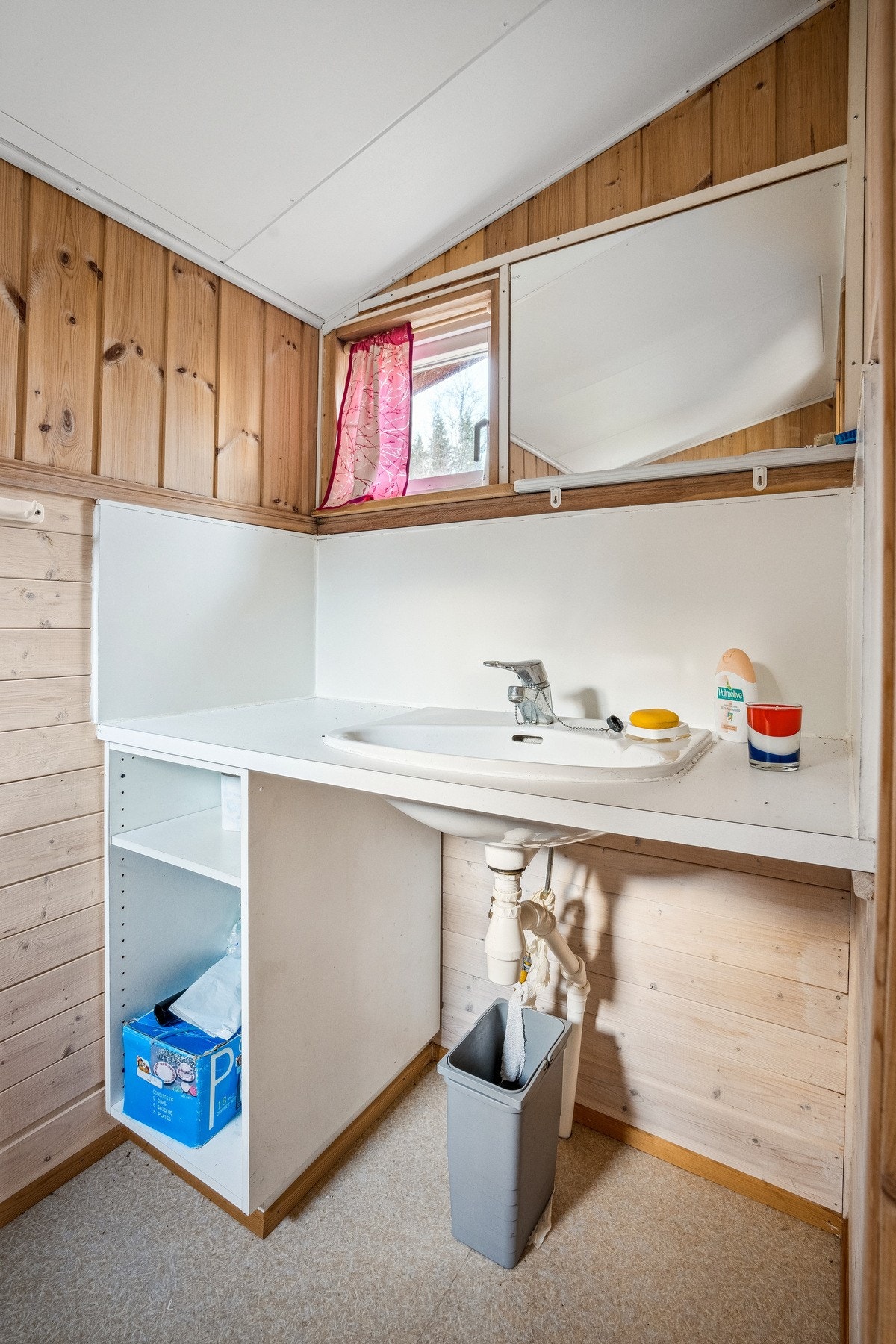 Stellerom i hytta. Galleribilde