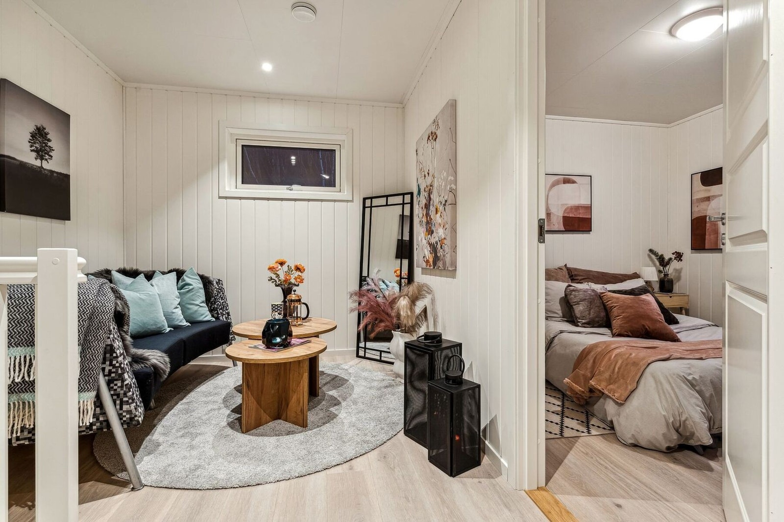Boligen har lave kjøpsomkostninger og kvalifiserer for Grønt boliglån med ekstra gunstig finansieringsvilkår. Kontakt megler for mer info. (Foto tatt i tilsvarende og speilvendt nabobolig nr. 130, avvik forekommer). Galleribilde