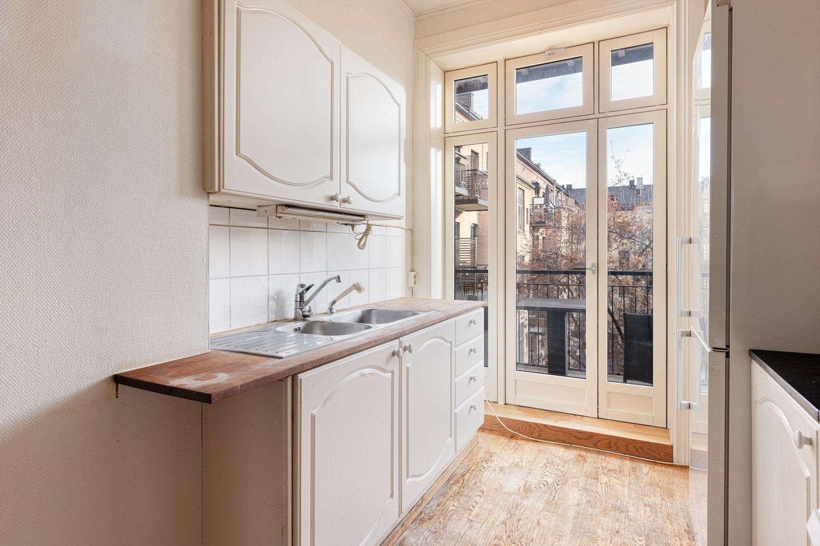 Fra kjøkkenet er det utgang til en balkong på ca. 3,6 m². Galleribilde