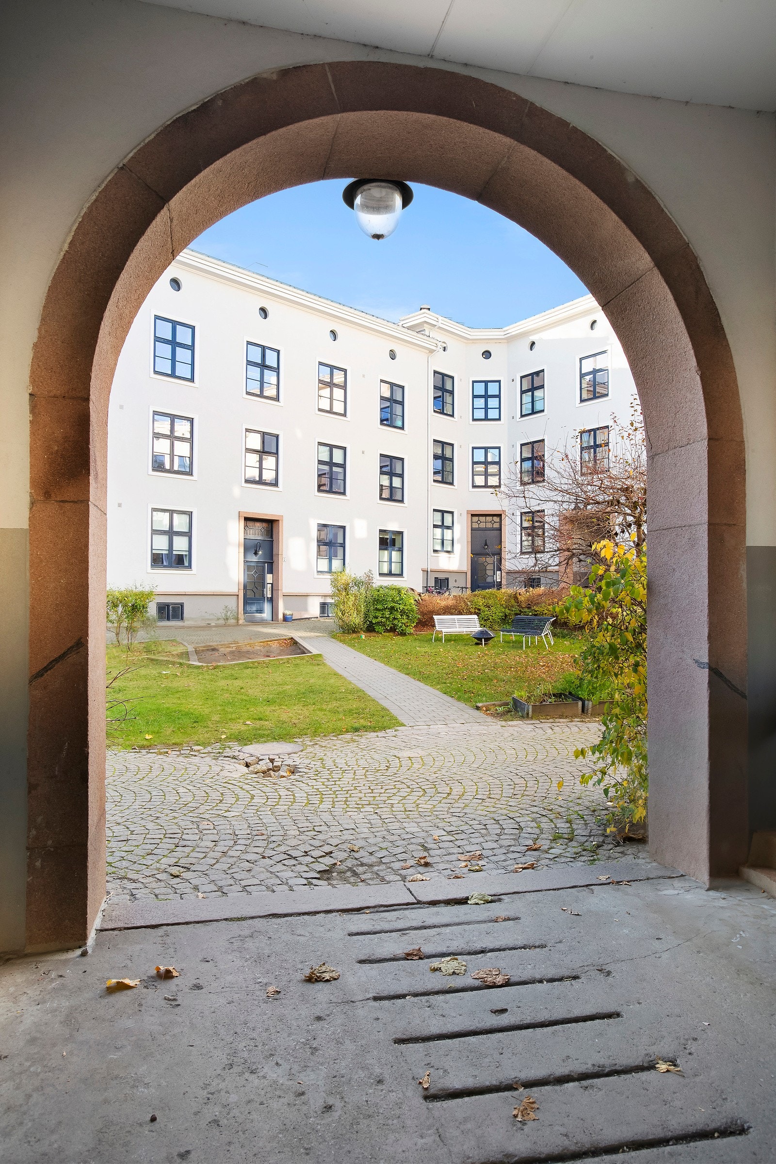 Attraktiv beliggenhet i velholdt gårdskvartal Galleribilde