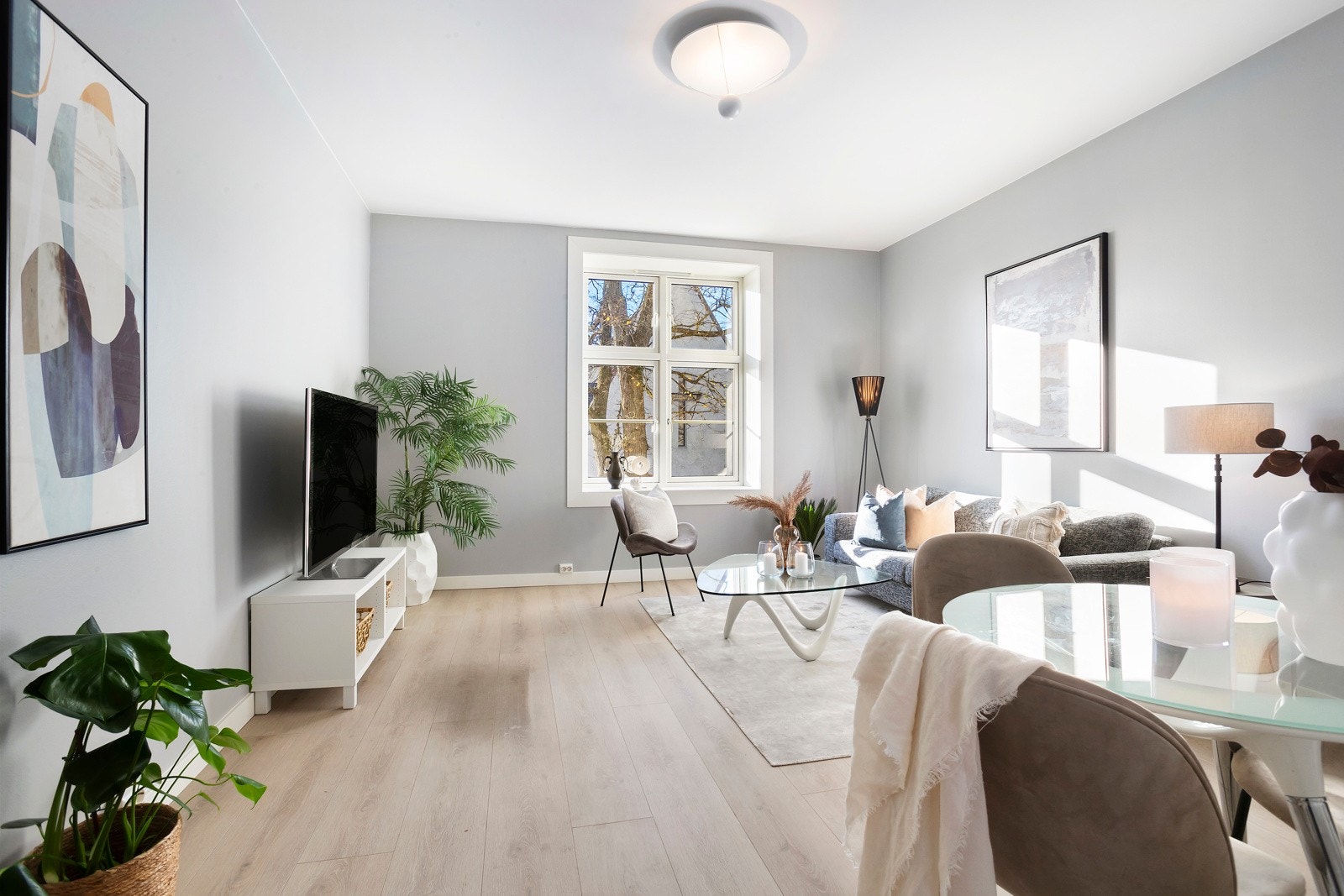 Lyst og fint, med generøs takhøyde Galleribilde