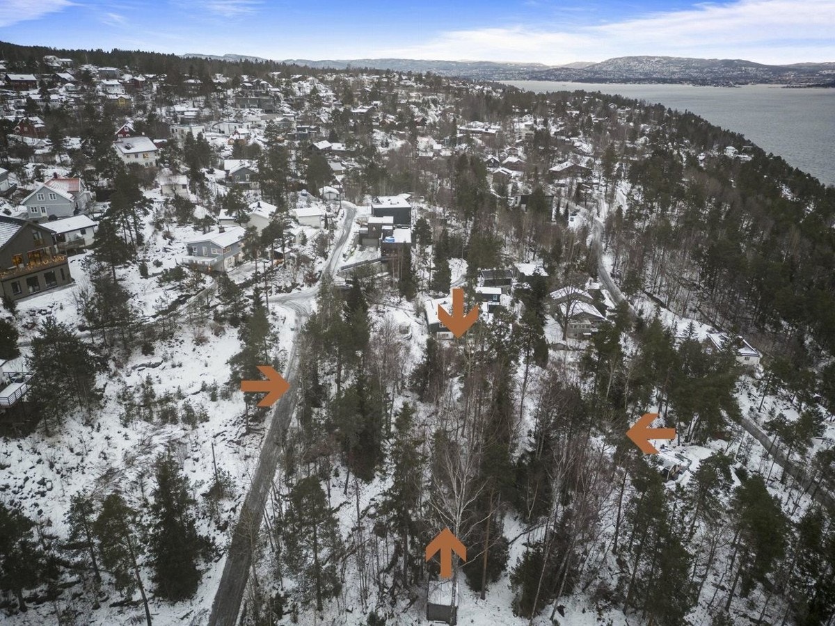 Direkte tilgang til turstier i LNF-området som grenser til tomten mot øst. Galleribilde