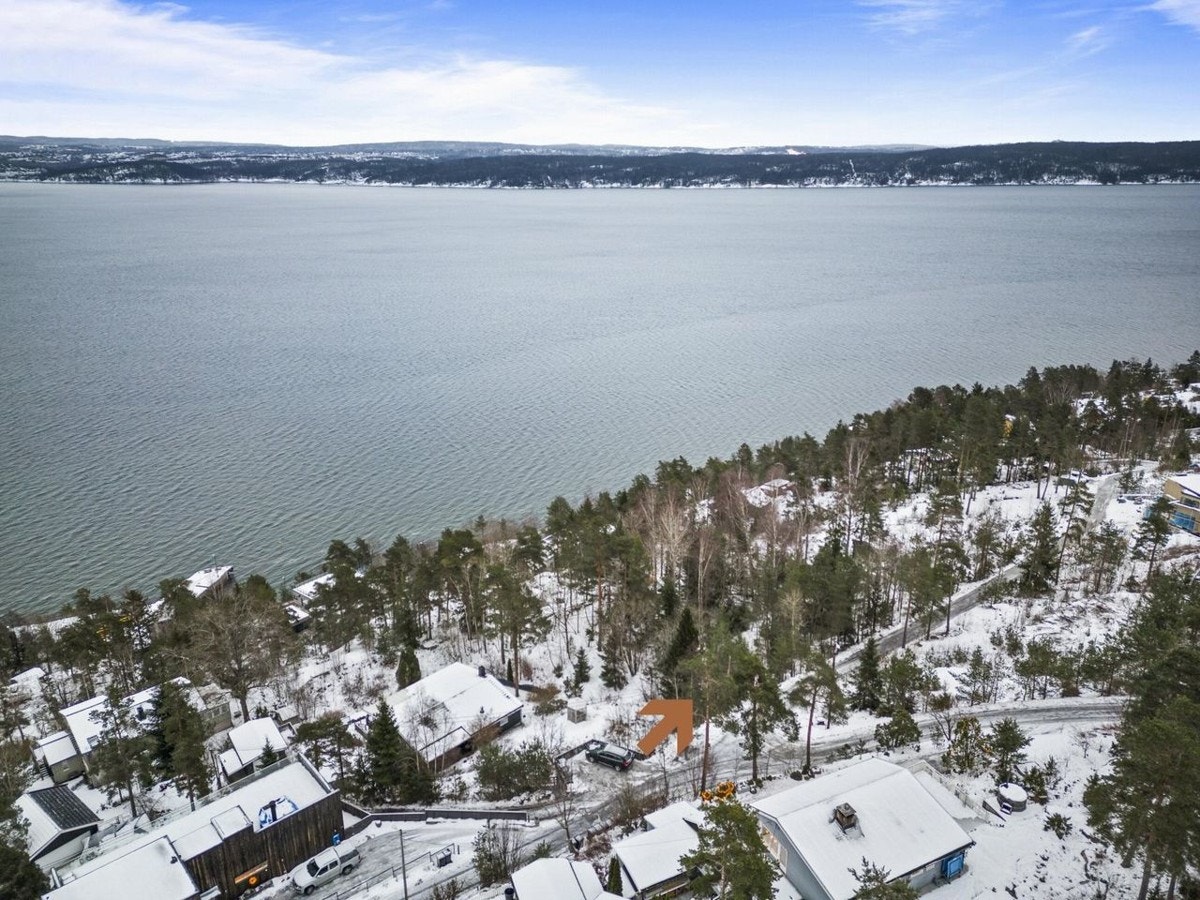 Fra eiendommen er det gangavstand til Berger barneskole og skolebussordning til Alværn ungdomsskole. Galleribilde