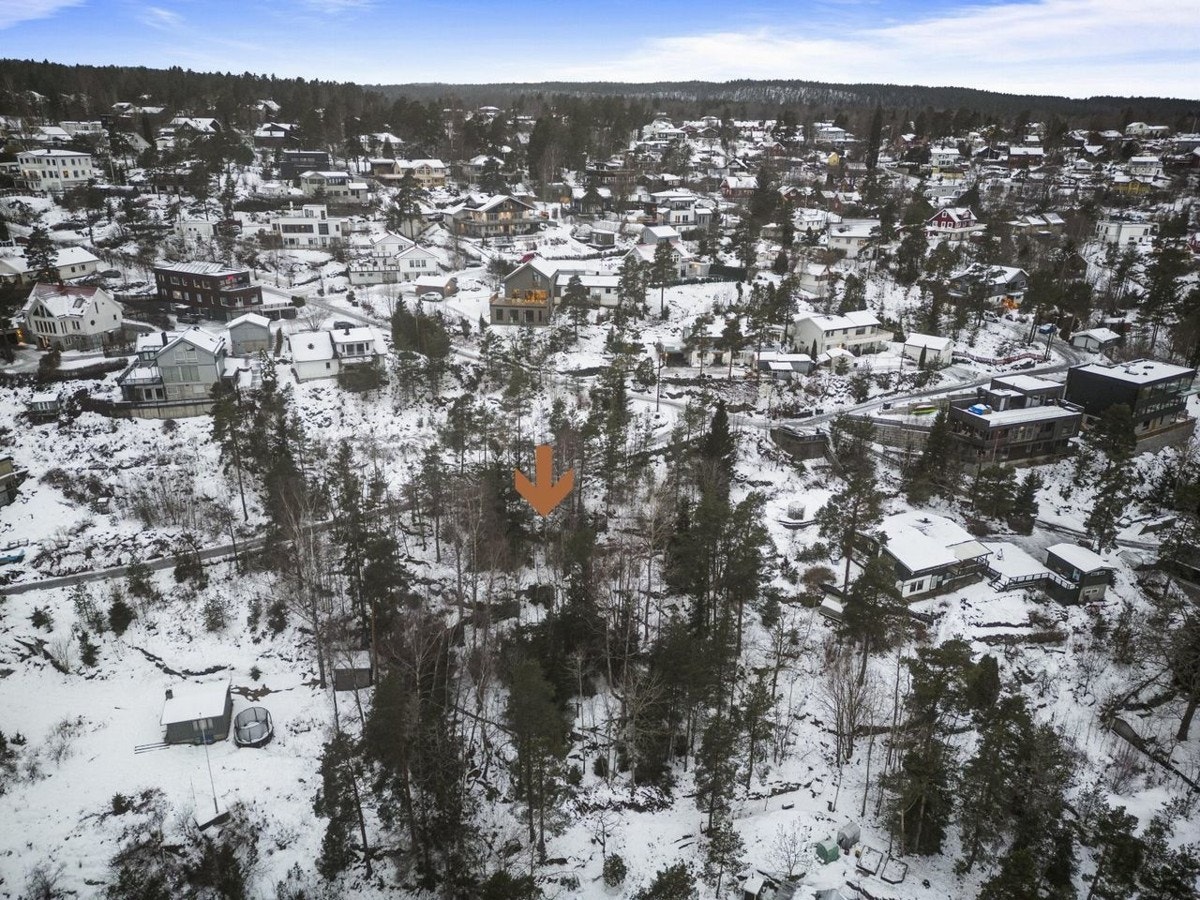 Tomten ligger utenfor 100-meters beltet. Galleribilde