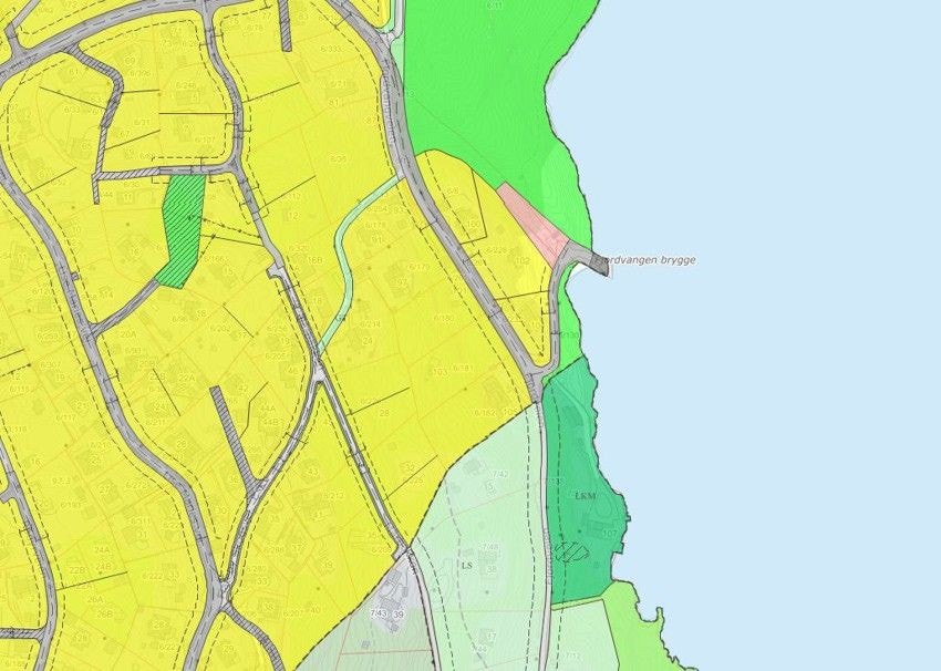Tomten ligger i et område regulert for boligbebyggelse - 19% BYA inkl. garasje. Galleribilde