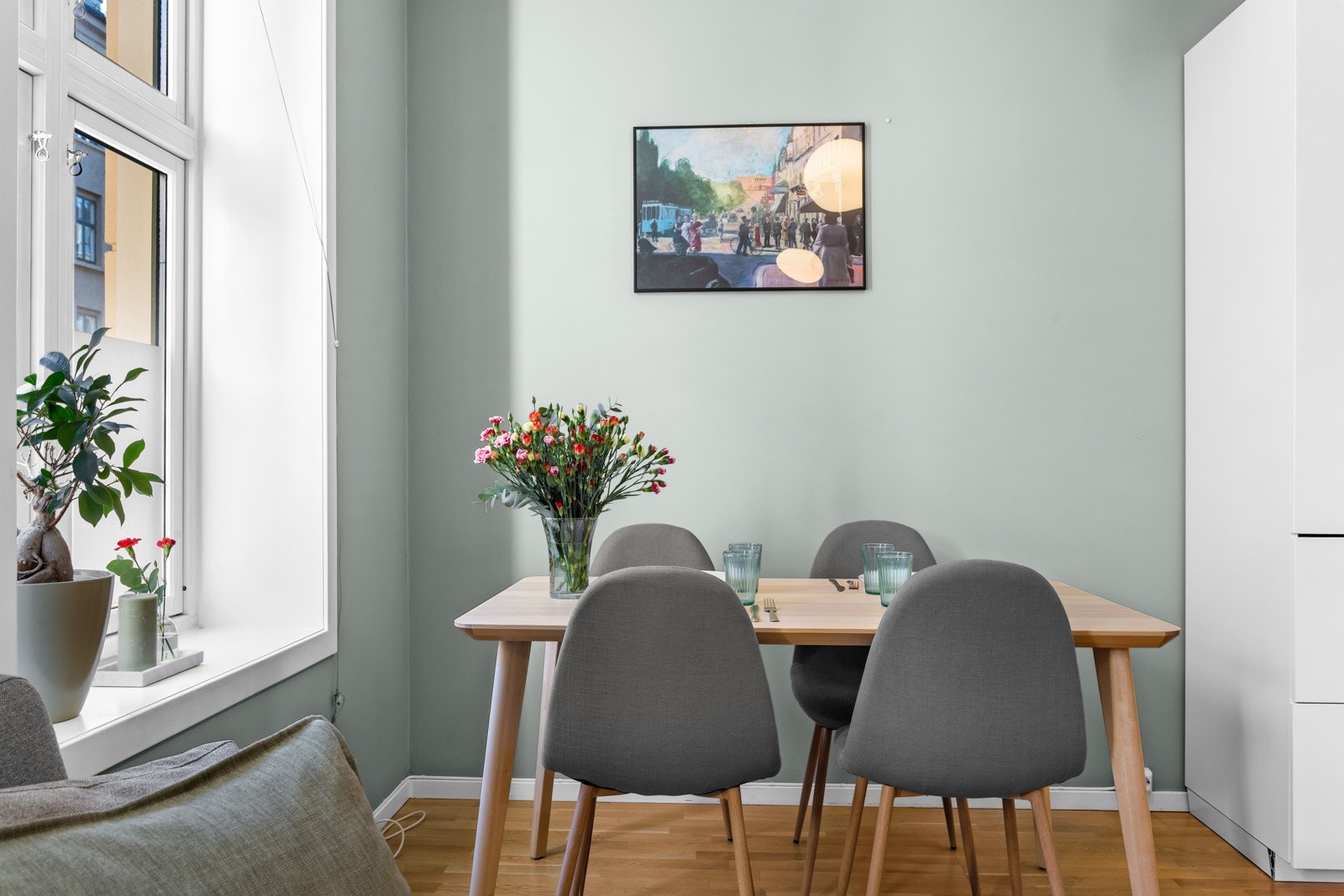 Dette er en lys og lun 2-roms i klassisk bygård. Galleribilde