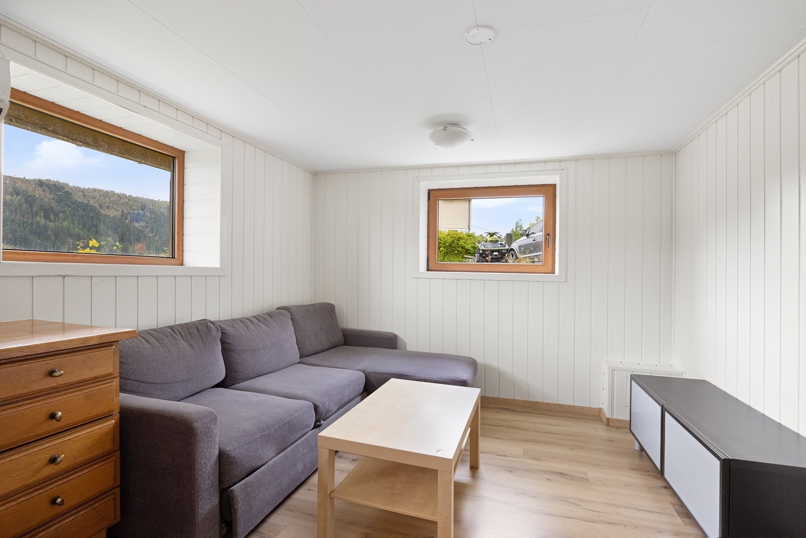 Stue i underetasje. Galleribilde