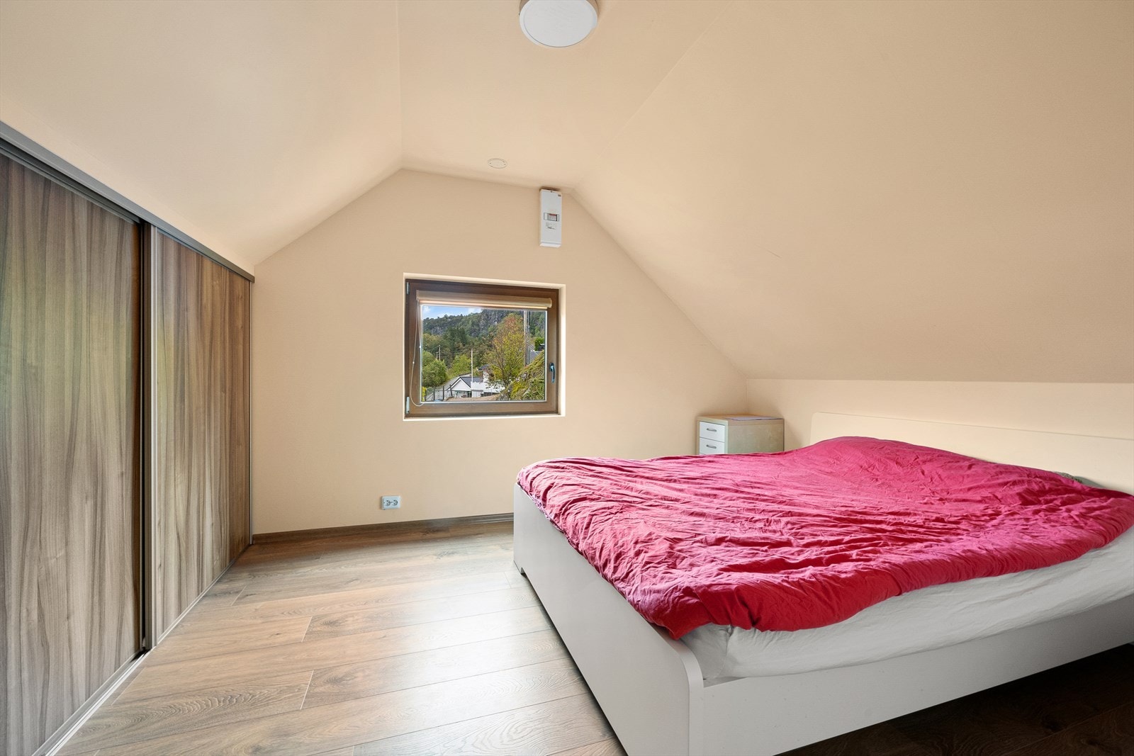 Soverom på loft (ikke godkjent grunnet lite dagslysareal). Galleribilde