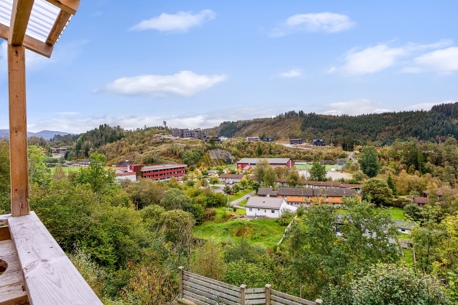 Utsikt fra eiendommen. Galleribilde