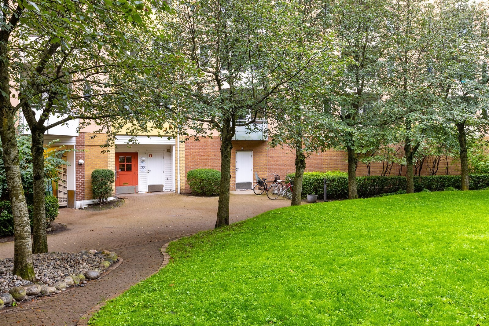 Bakgård. Galleribilde