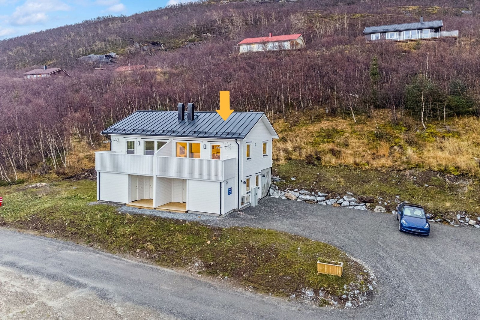 Parkering på sameiets fellestomt. Galleribilde