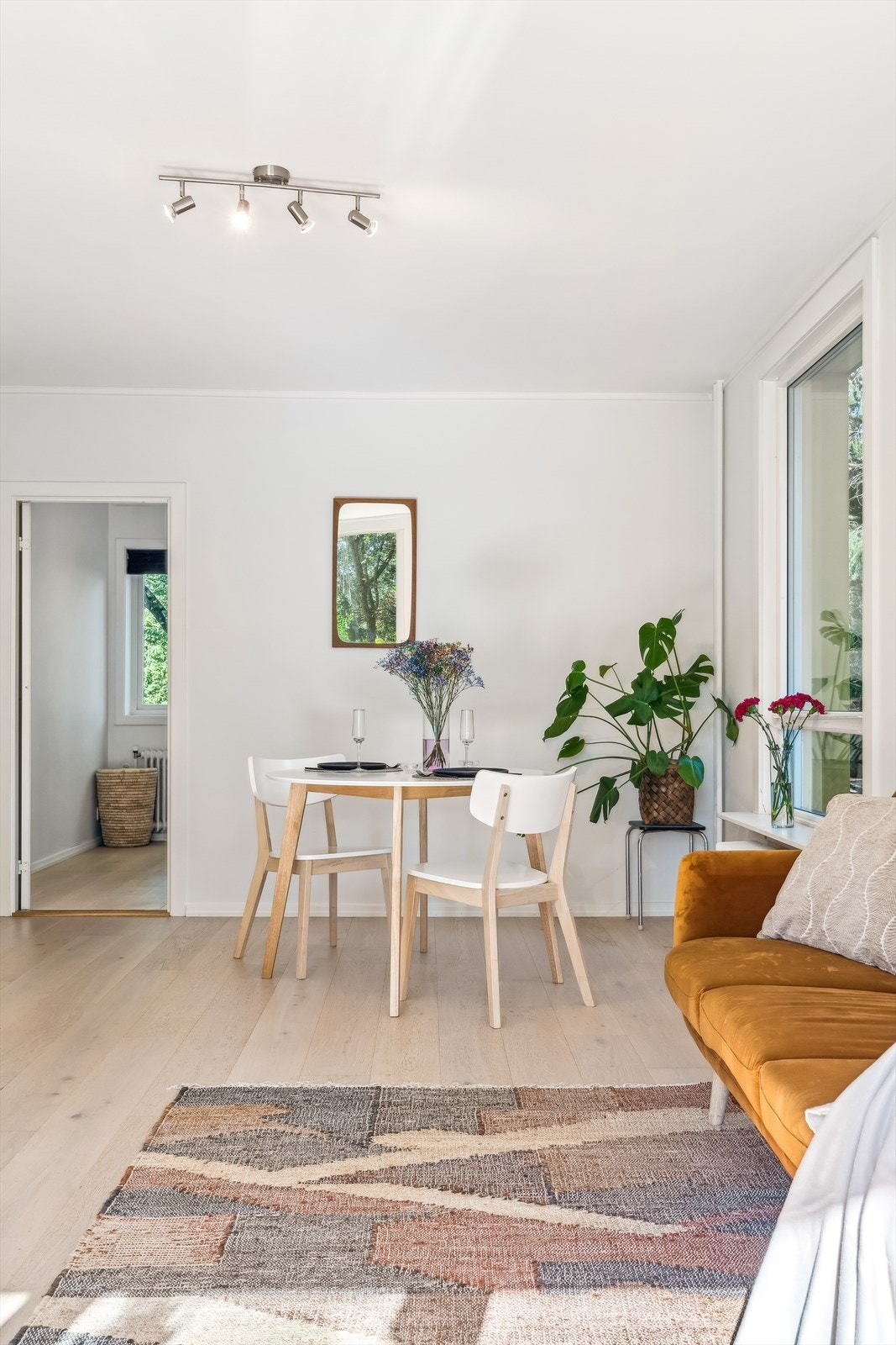 Varmtvann og fyring samt kabel-tv/internett er inkludert i felleskostnadene. Galleribilde