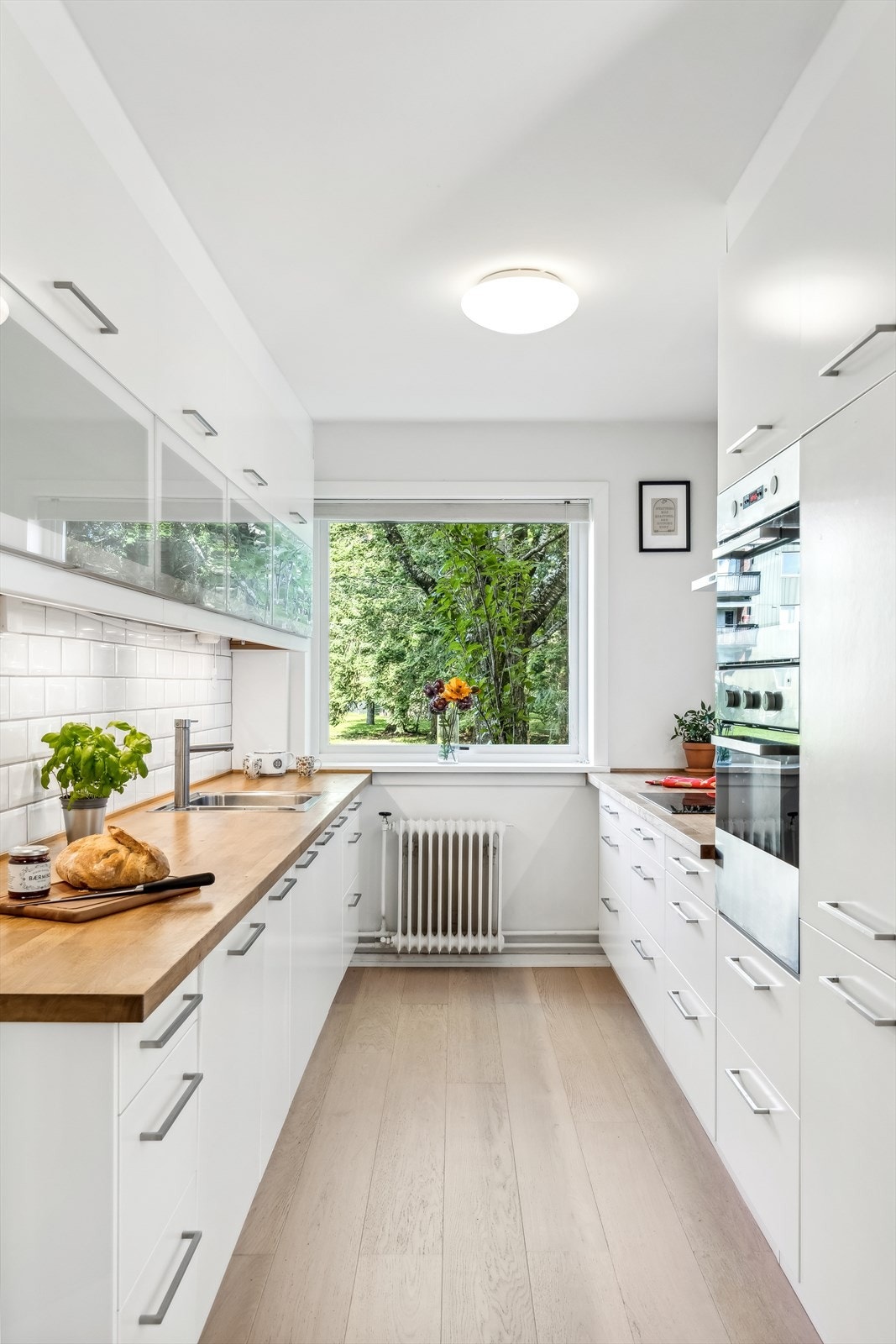 Moderne kjøkkeninnredning fra 2018-2019. Galleribilde