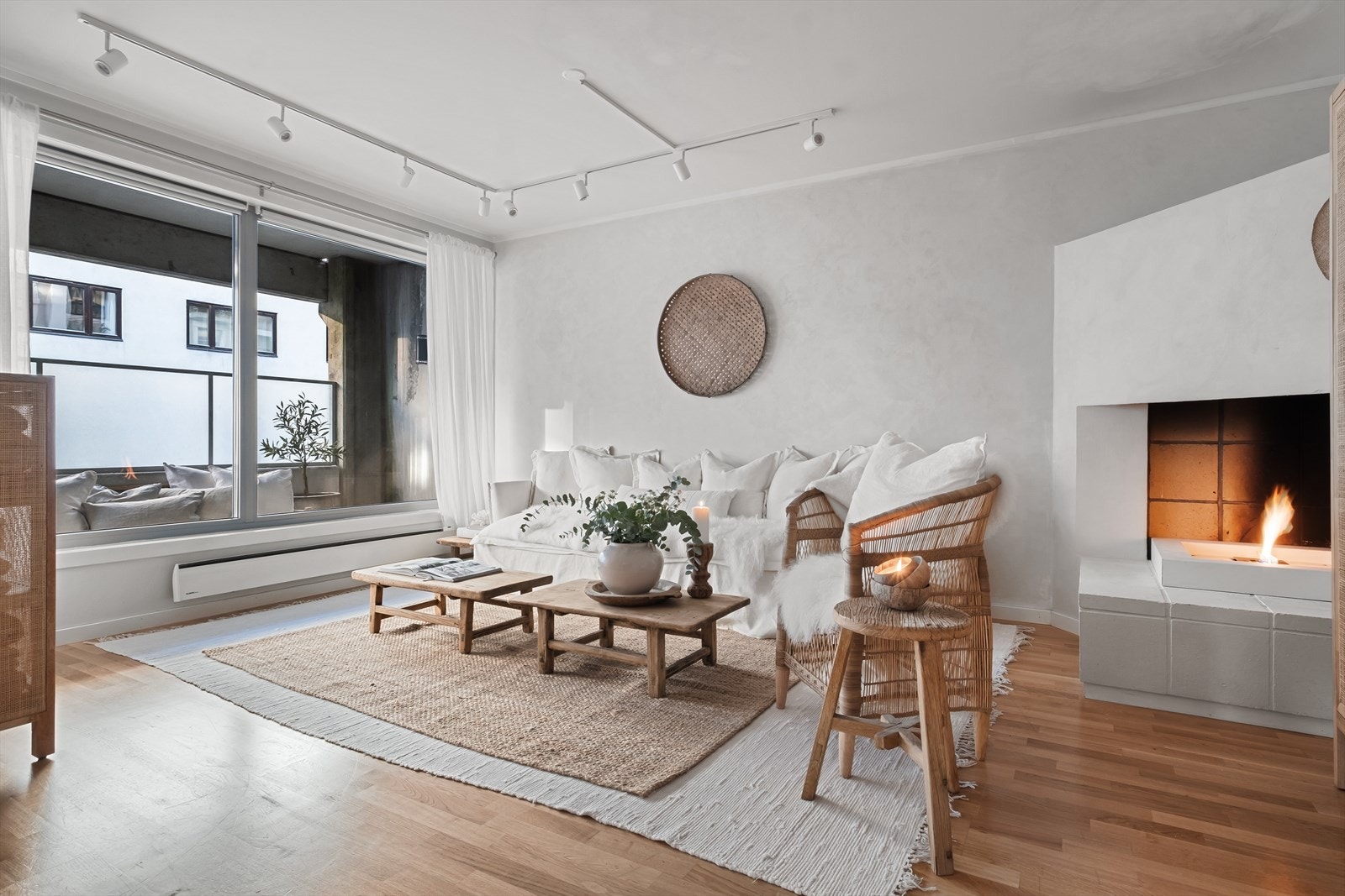 Her får du en lys og innbydende 2-roms som ligger stille til med stor balkong. Galleribilde