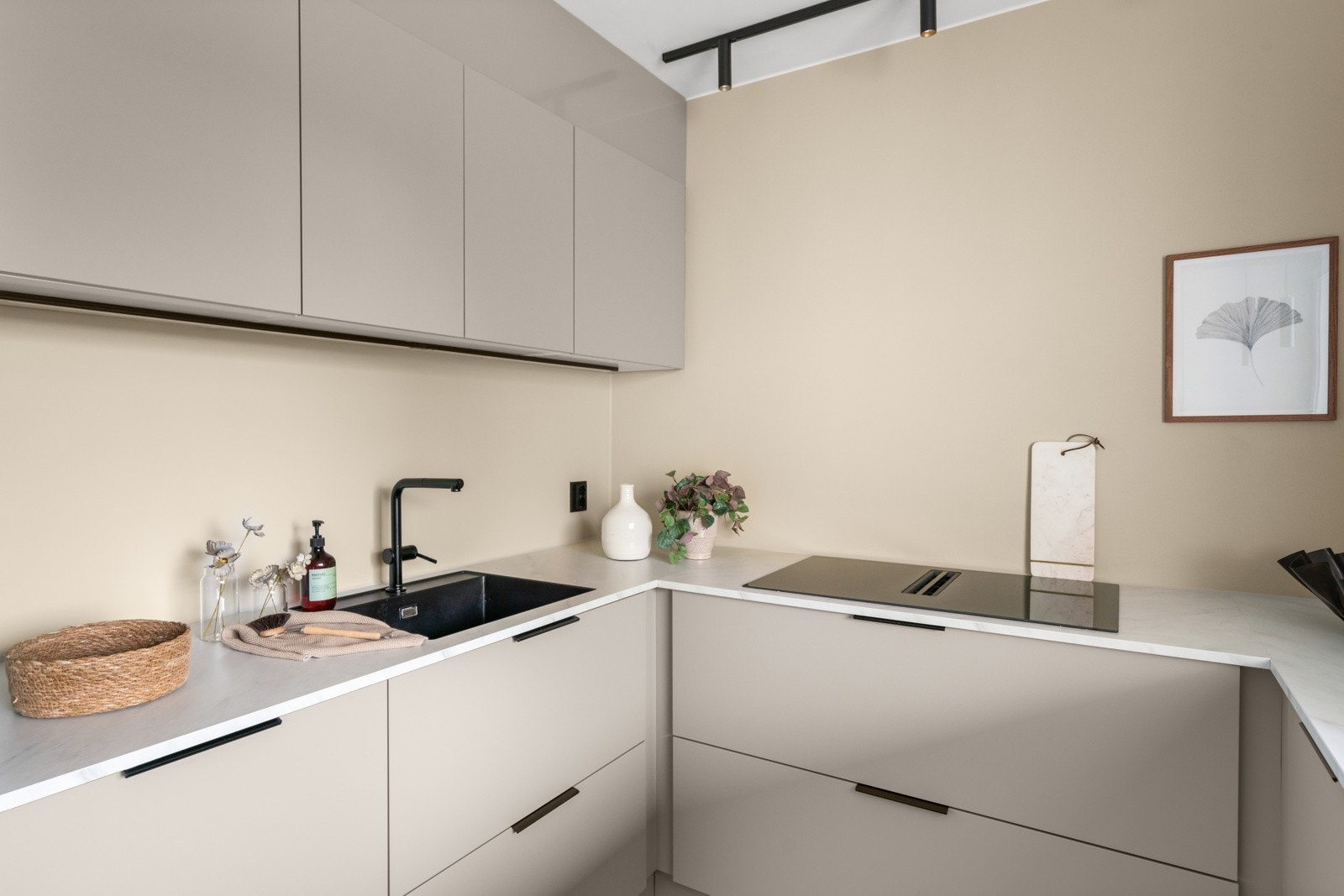 Kun integrerte hvitevarer på kjøkken Galleribilde