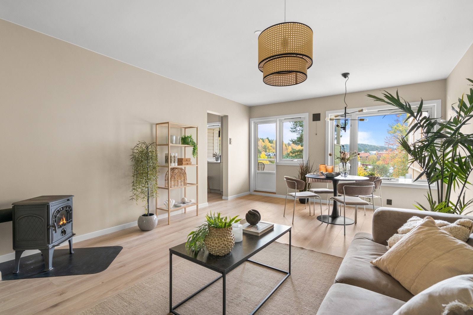 Velkommen til denne rålekre 3-romsen som er betydelig påkostet i 2024 Galleribilde