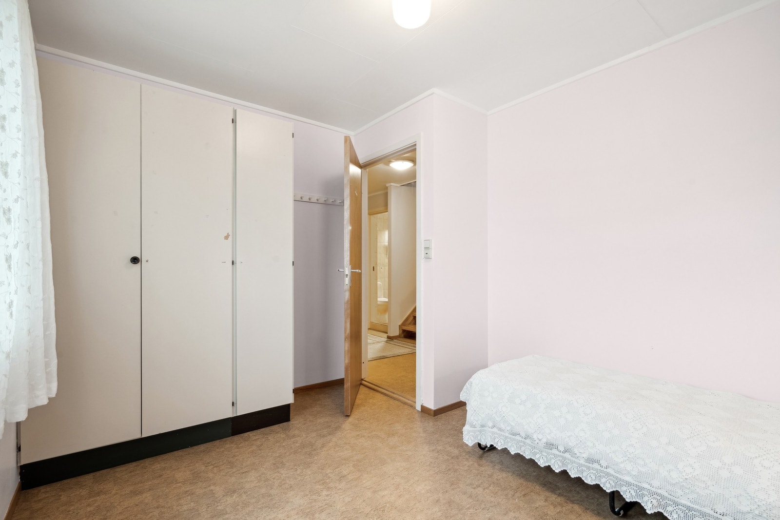 Soverom nr. 4, dette er i underetasje. Galleribilde