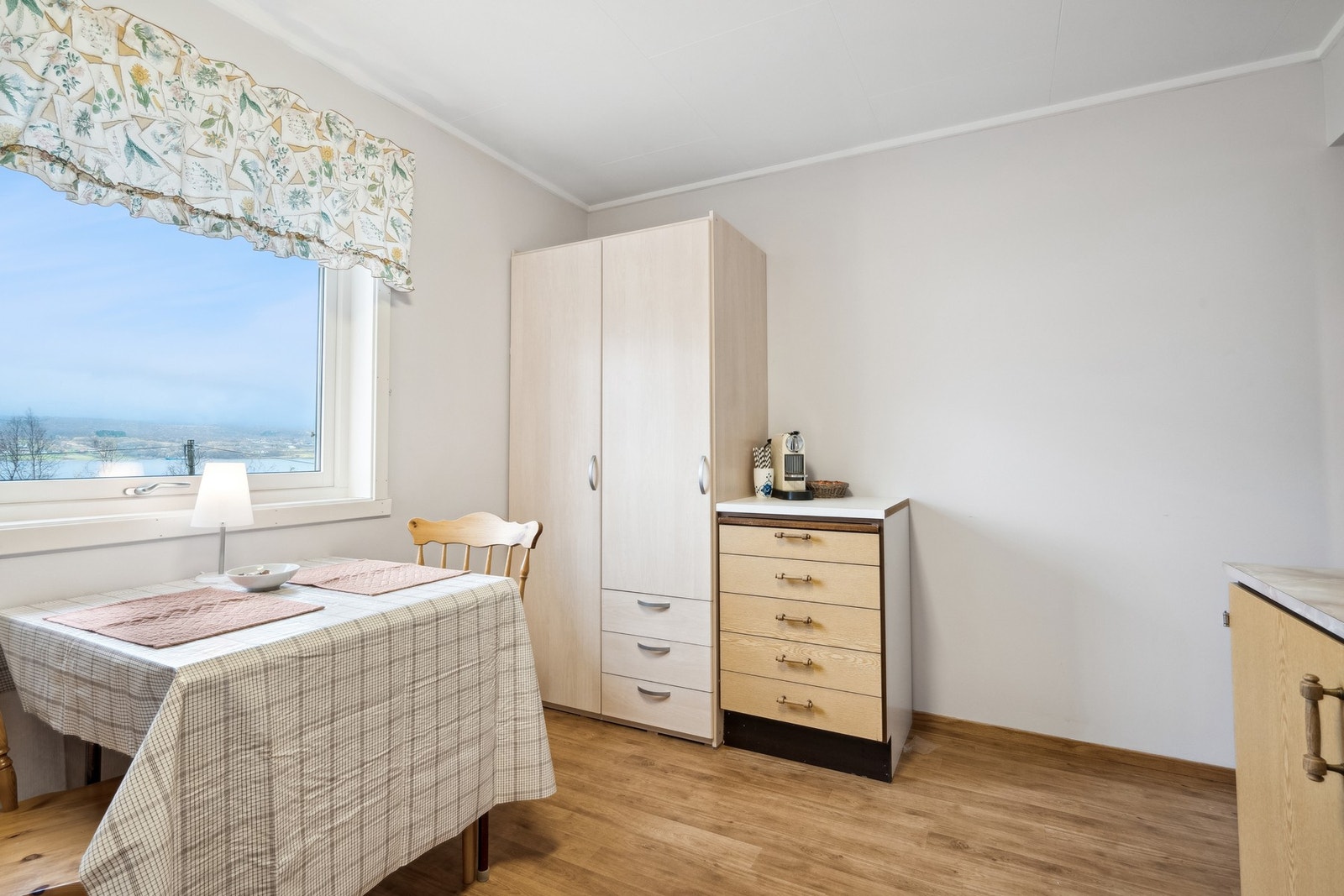 Kjøkken med nydelig utsikt Galleribilde