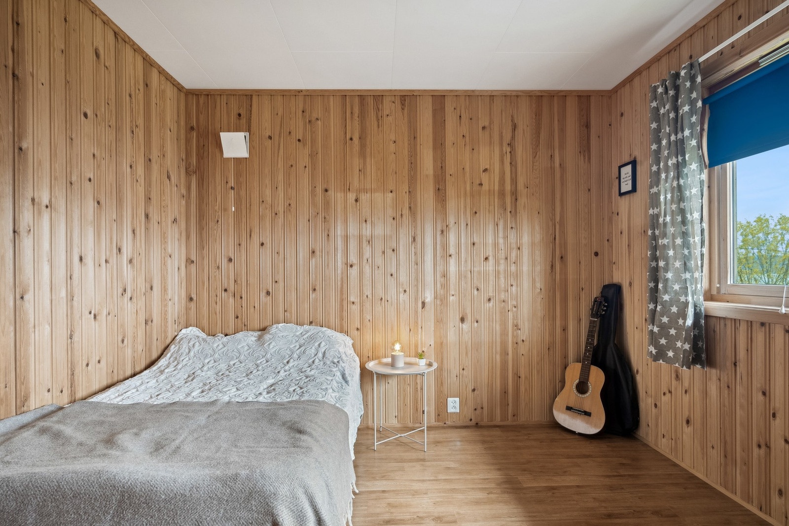 Dette rommet er like innenfor tv-stua. Galleribilde