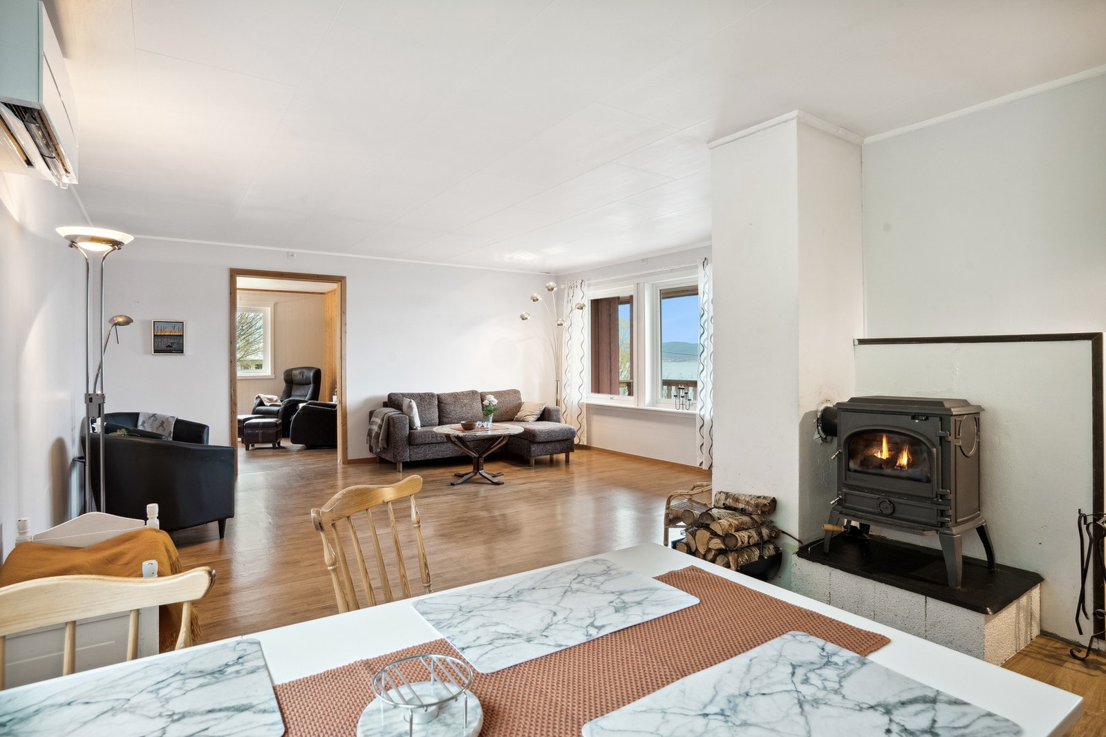 Avdelingsleder/Eiendomsmegler Øyvind Guldhaugen presenterer Sør-Lavangen 310! Foto: EFKT Galleribilde