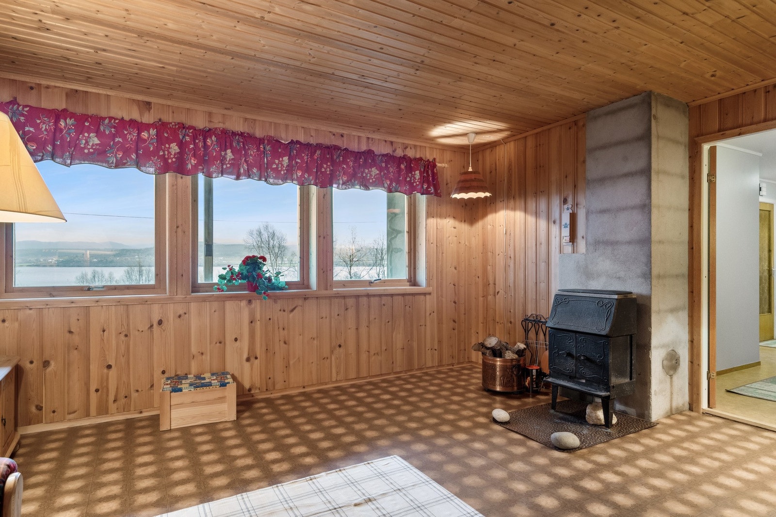 Kjellerstua med vedfyring. Galleribilde