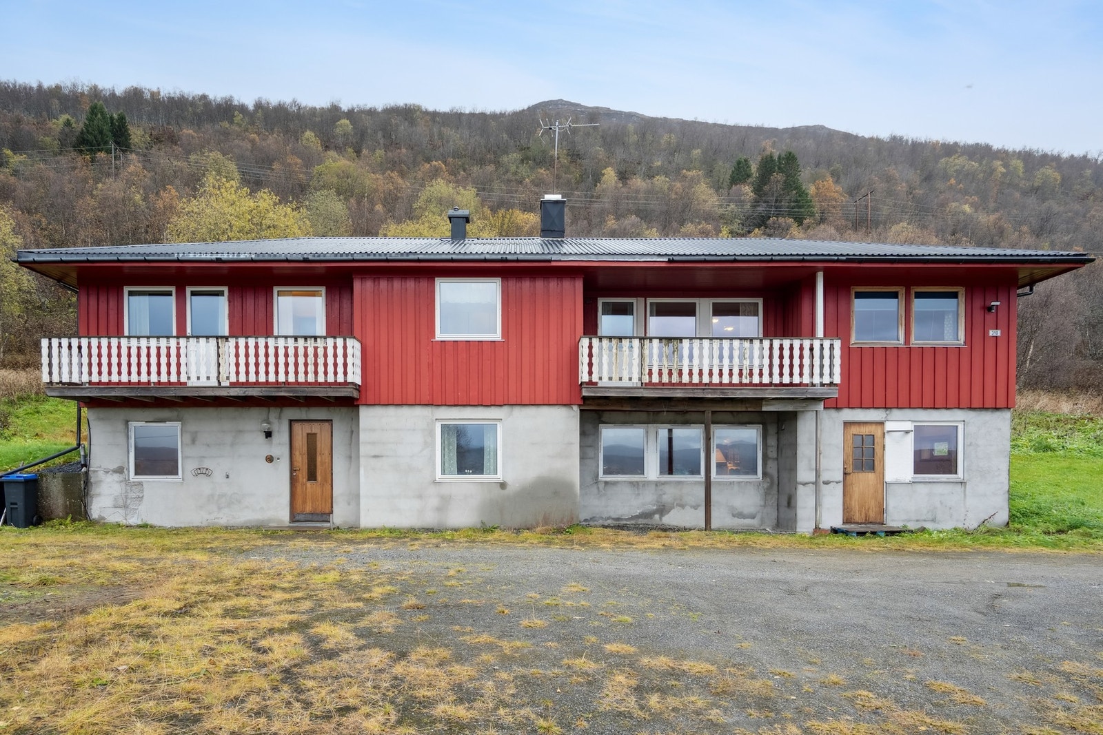 Stor bolig med 4 soverom og 3 stuer. Galleribilde