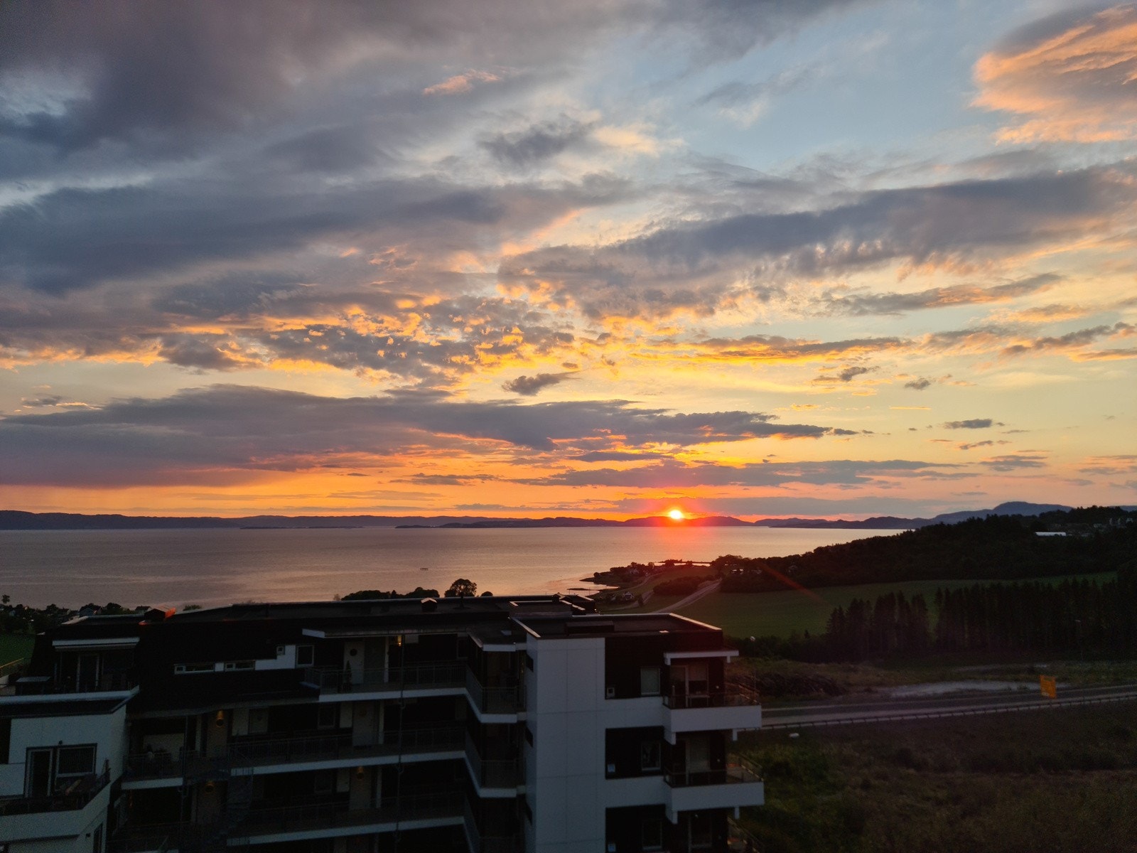 Flott solnedgang (bilde tatt av eier). Galleribilde
