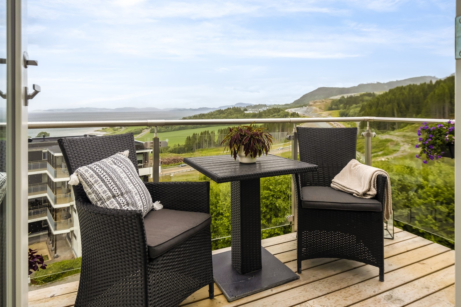 Tilhørende veranda på 6 kvm. Galleribilde