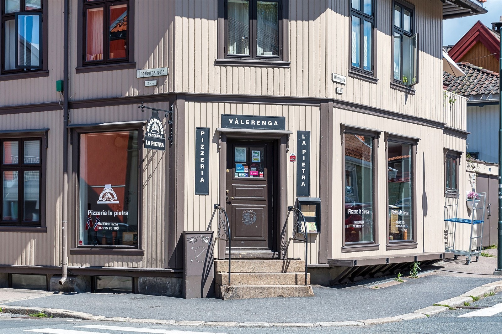 Rett i nabolaget er det flere koselige caféer, restauranter og puber Galleribilde