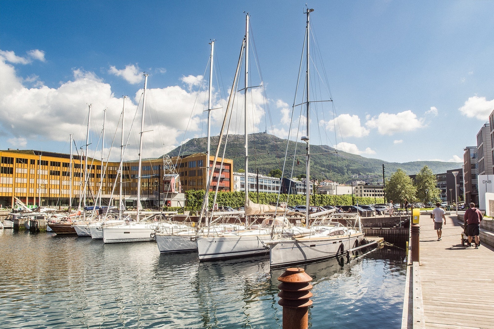 Som leietaker i Fenderen er du tett på det maritime miljøet i Solheimsviken og på Marineholmen. Galleribilde