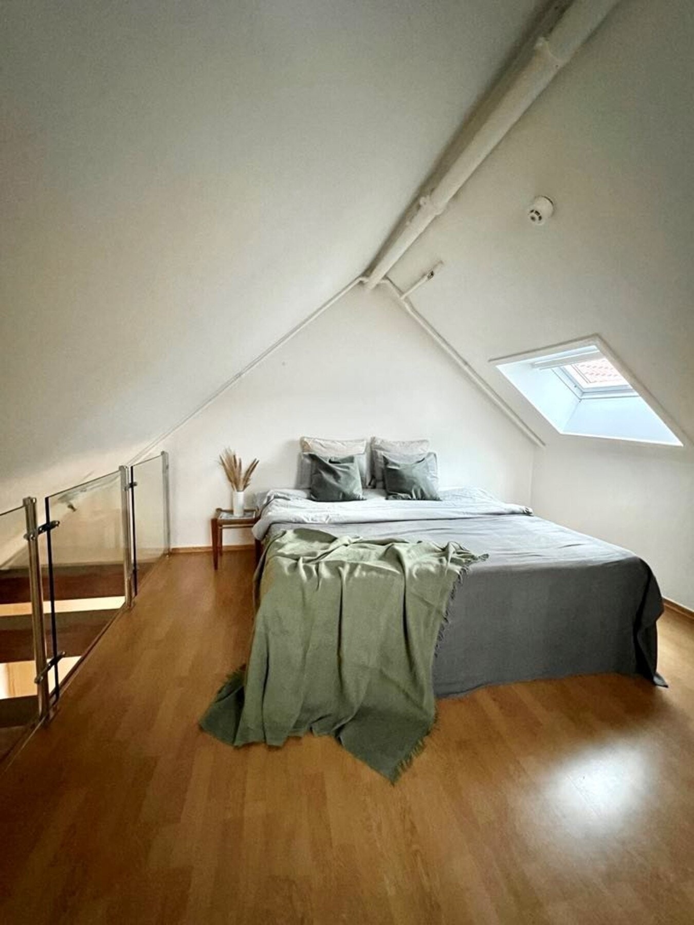Hemsen har et målbart areal på 11m2, og et gulvareal på 16m2. Galleribilde