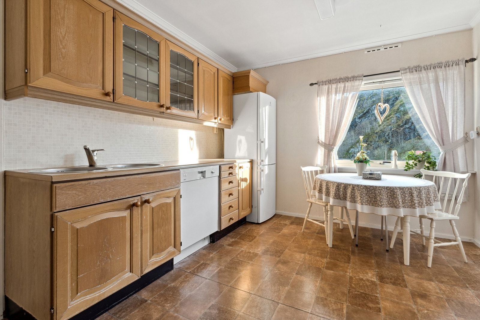 Romslig kjøkken. Galleribilde