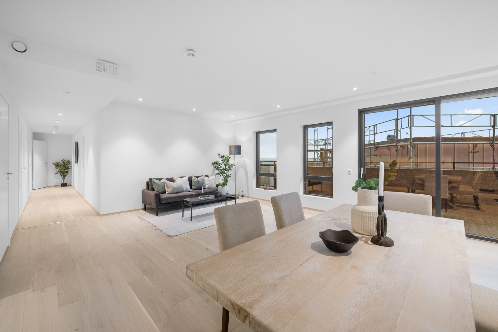 Fra stuen er det utgang til balkongen Galleribilde