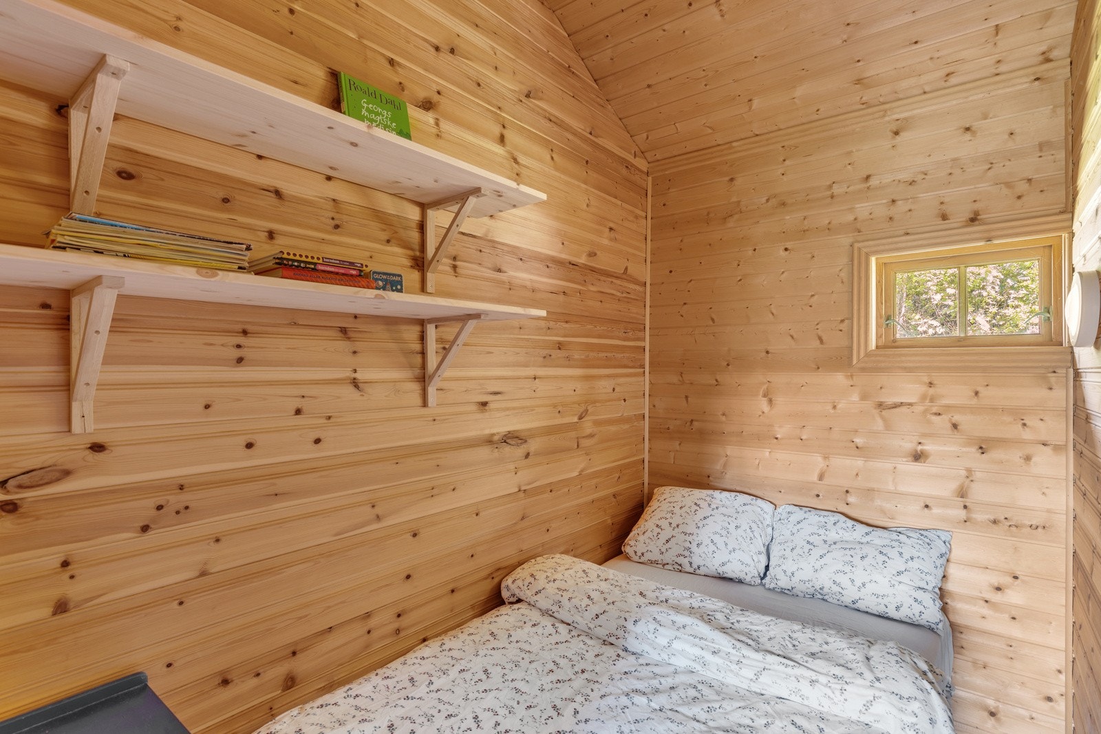 Soverom 2 ved stue/kjøkken, 3,5kvm størrelse som kan innredes med seng. Galleribilde