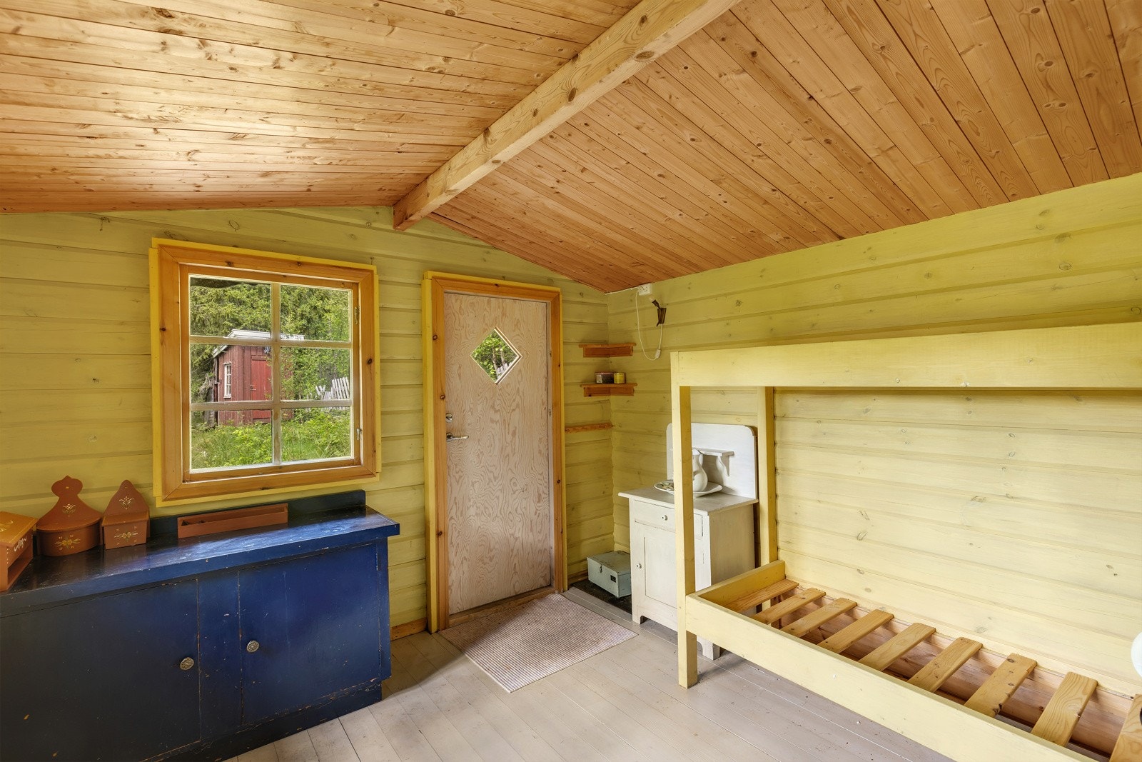 Fin størrelse med plass til både seng og oppbevaring. Galleribilde