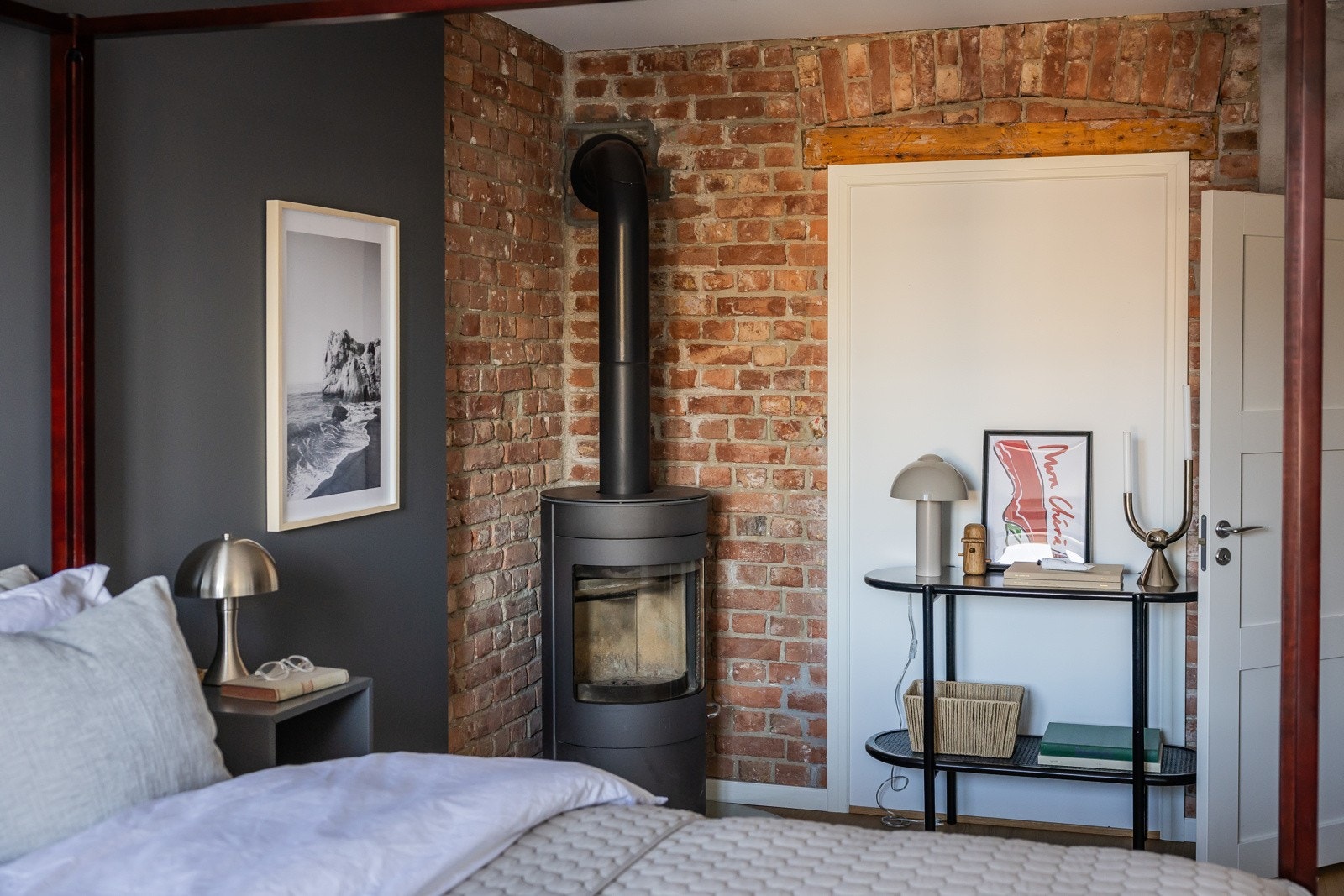 Peis tilfører både varme og atmosfære (pipeløp rehabilitert i regi av brl.). Galleribilde