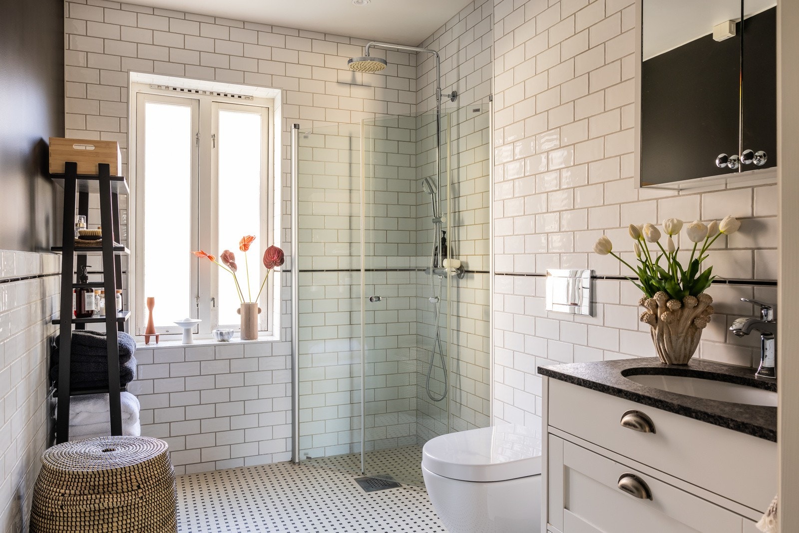 Moderne og romslig bad pusset opp i 2012. Alle arbeider ble da utført av fagfolk. Galleribilde