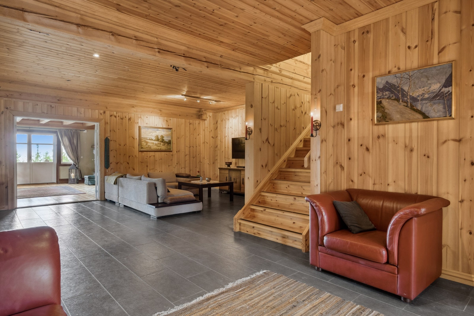 Hovedhus i 1. etasje (hall og tv-stue) Galleribilde