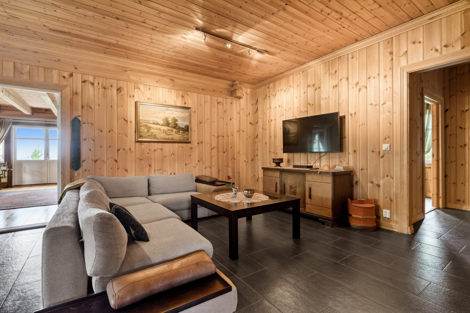 Hovedhus i 1. etasje (tv-stue) Galleribilde