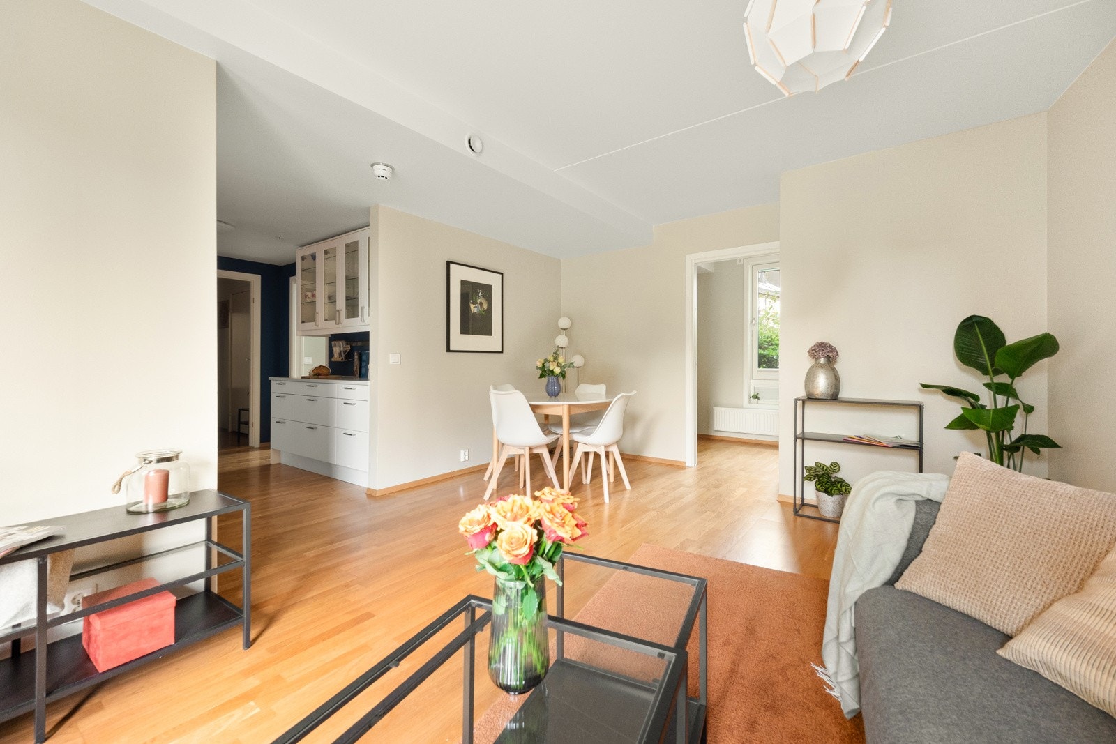 Vi tar turen inn i stuen igjen. Galleribilde