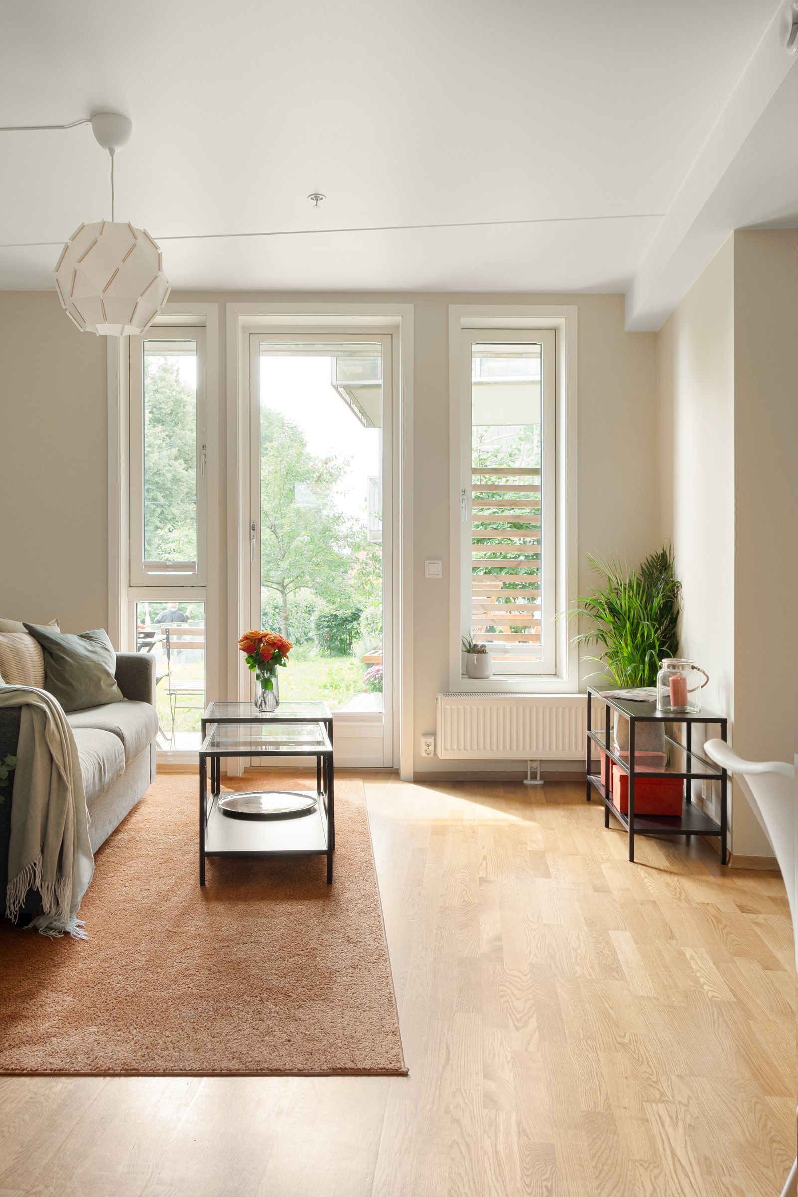 Herfra finner vi også den fine uteplassen, så vi tar turen ut med én gang. Galleribilde