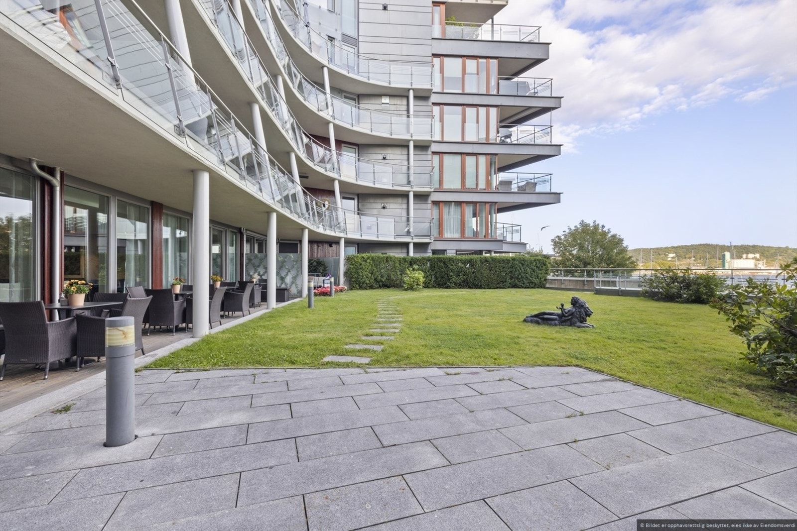 Stor og flott terrasse med utsikt mot Aker Brygge. Galleribilde