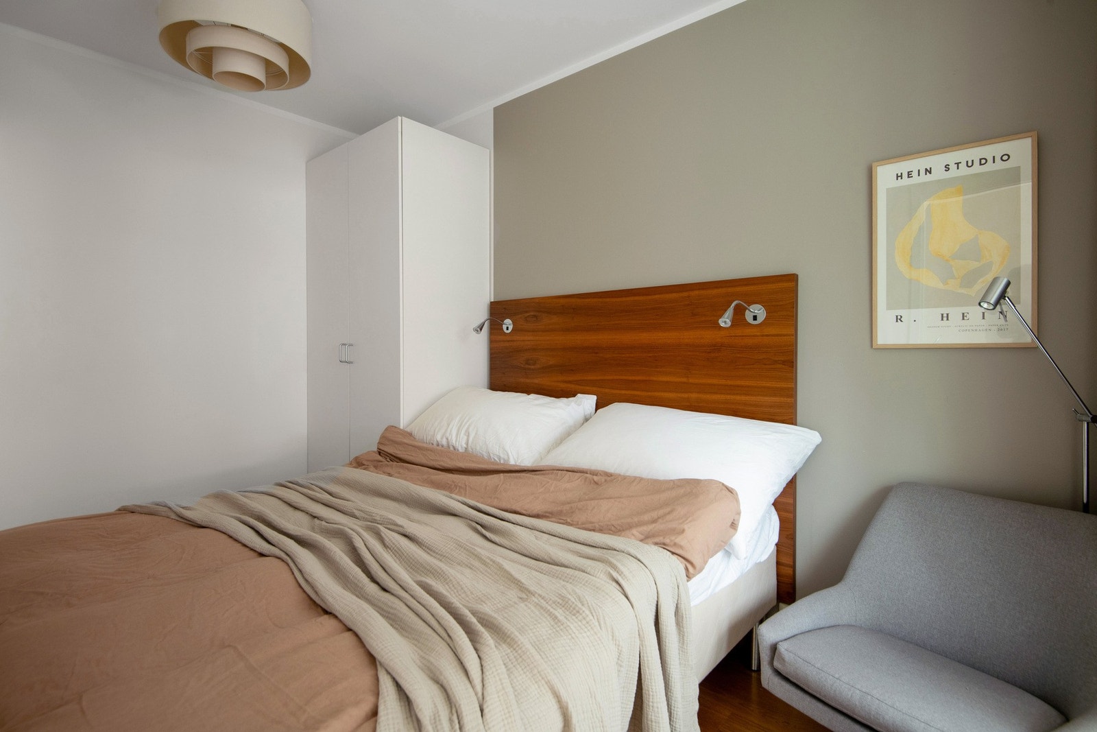 Gode muligheter for å sette inn en garderobe med god plass. Galleribilde
