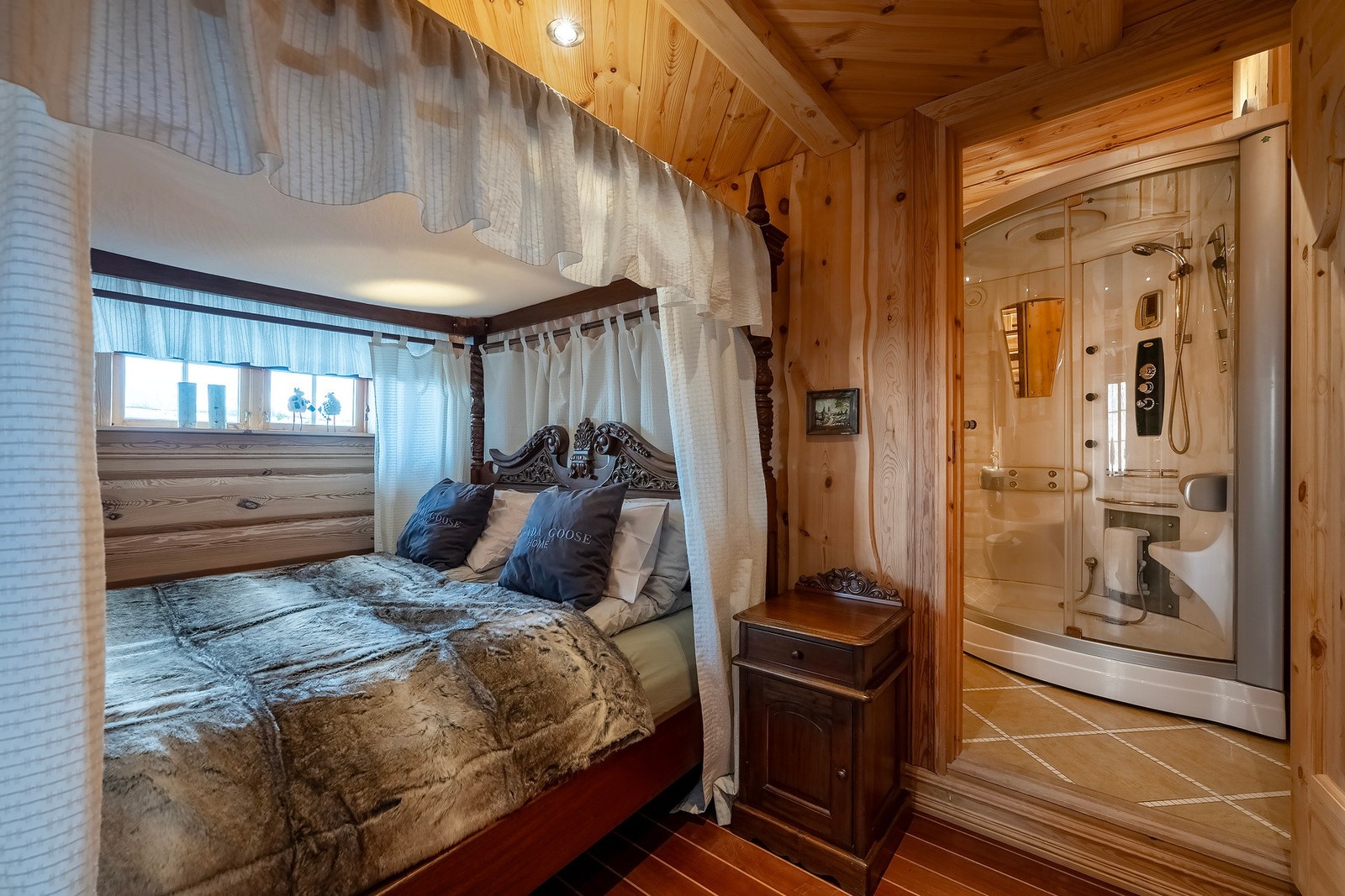 Romslig soverom i overetasjen. Galleribilde