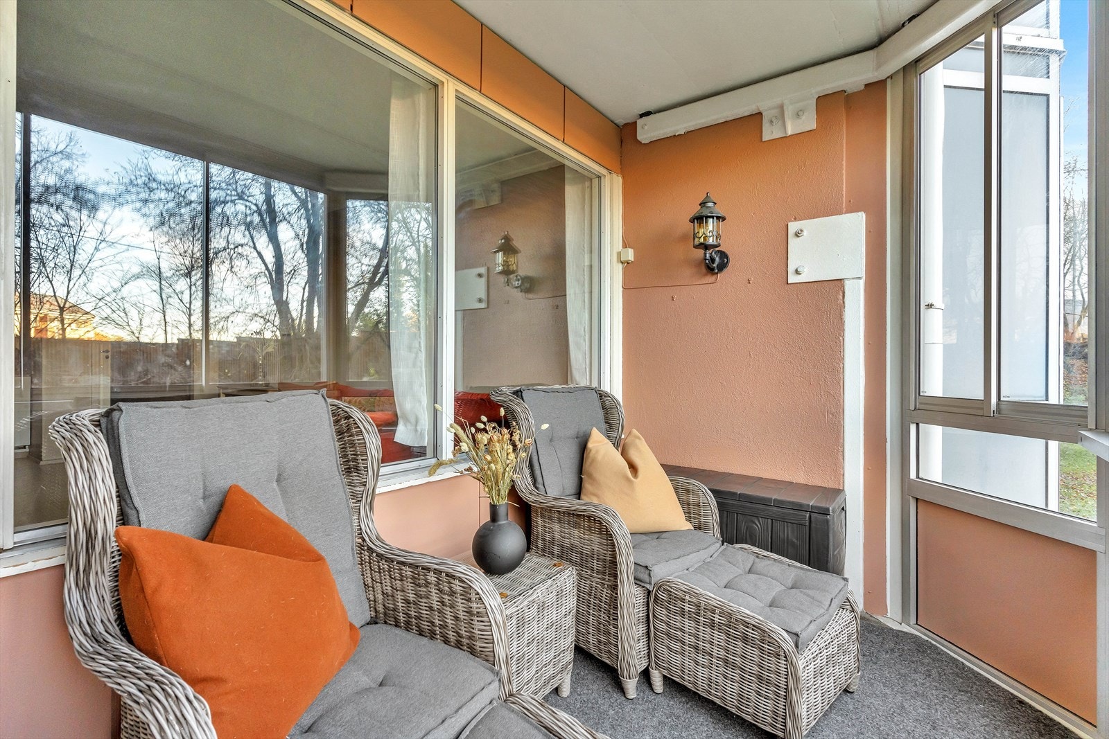Fra stuen er det utgang til en innglasset balkong på 7 m². Galleribilde