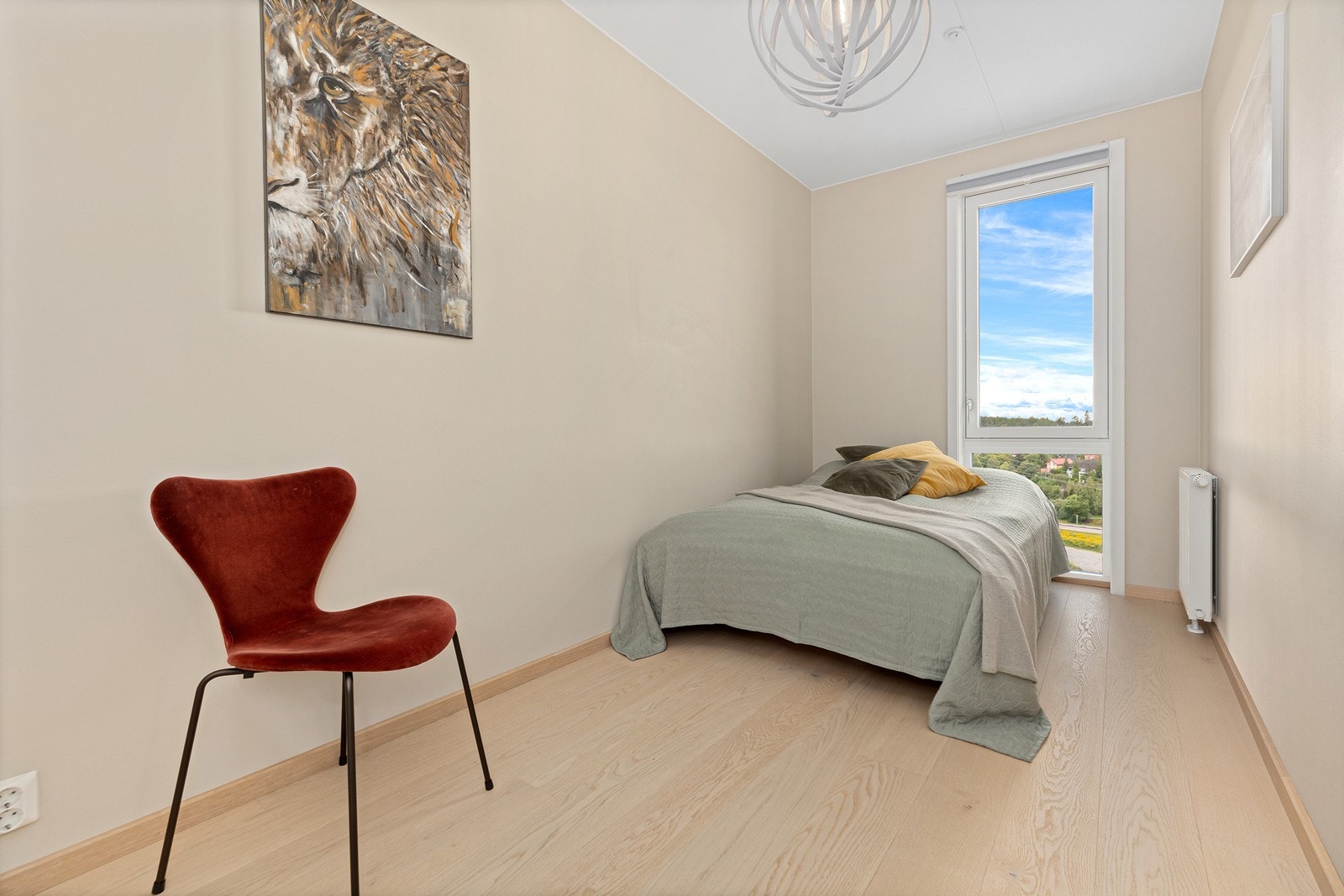 Soverommene har garderobeskap og god plass for seng og annet møblement. Galleribilde